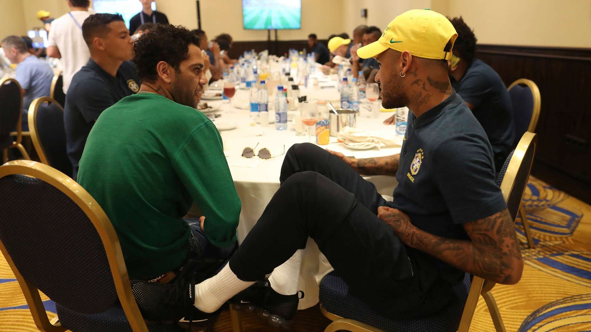 Neymar Brasil Daniel Alves visita concentração Seleção Copa do Mundo 27 06 18