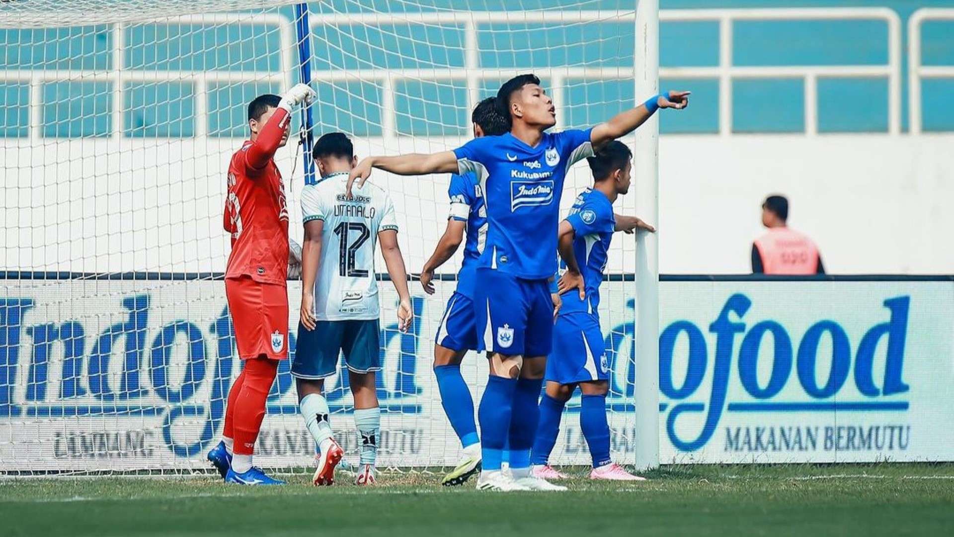 PSIS Semarang vs Persita Tangerang 09112023