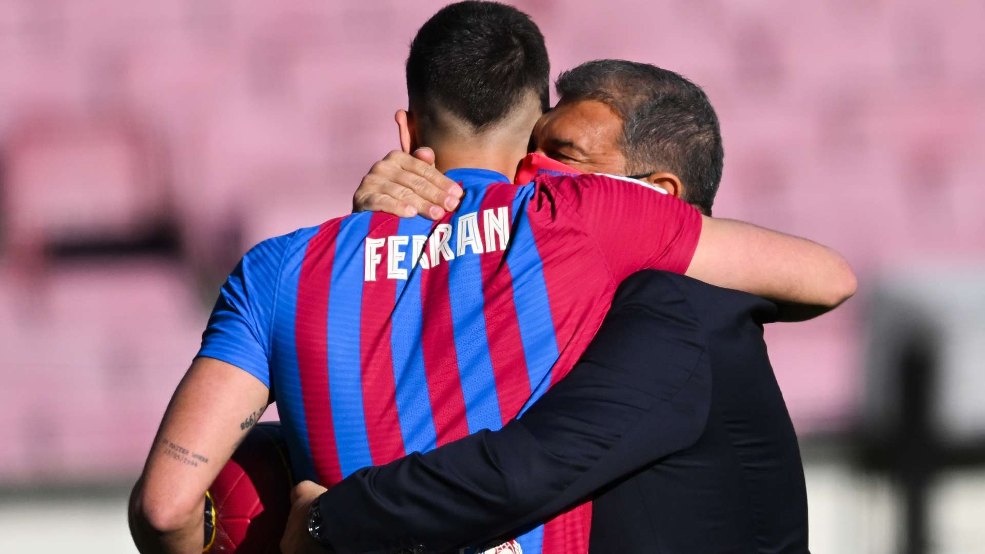 Ferran Torres Joan Laporta 2021-22