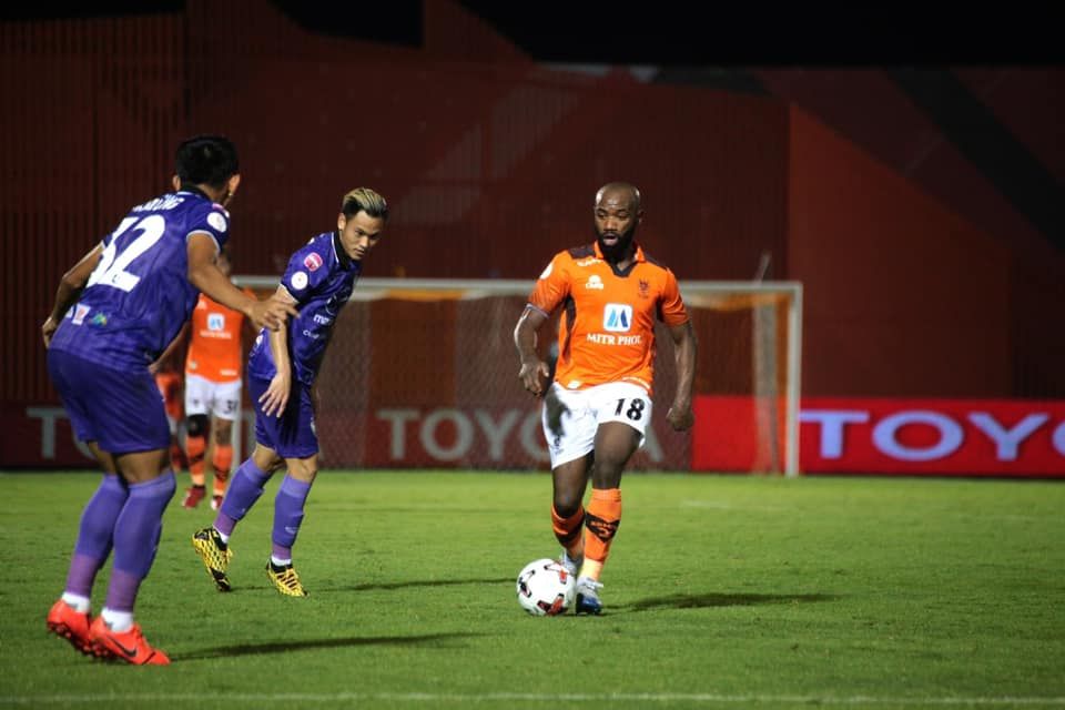 ลอสเซมี คาราบูเอ