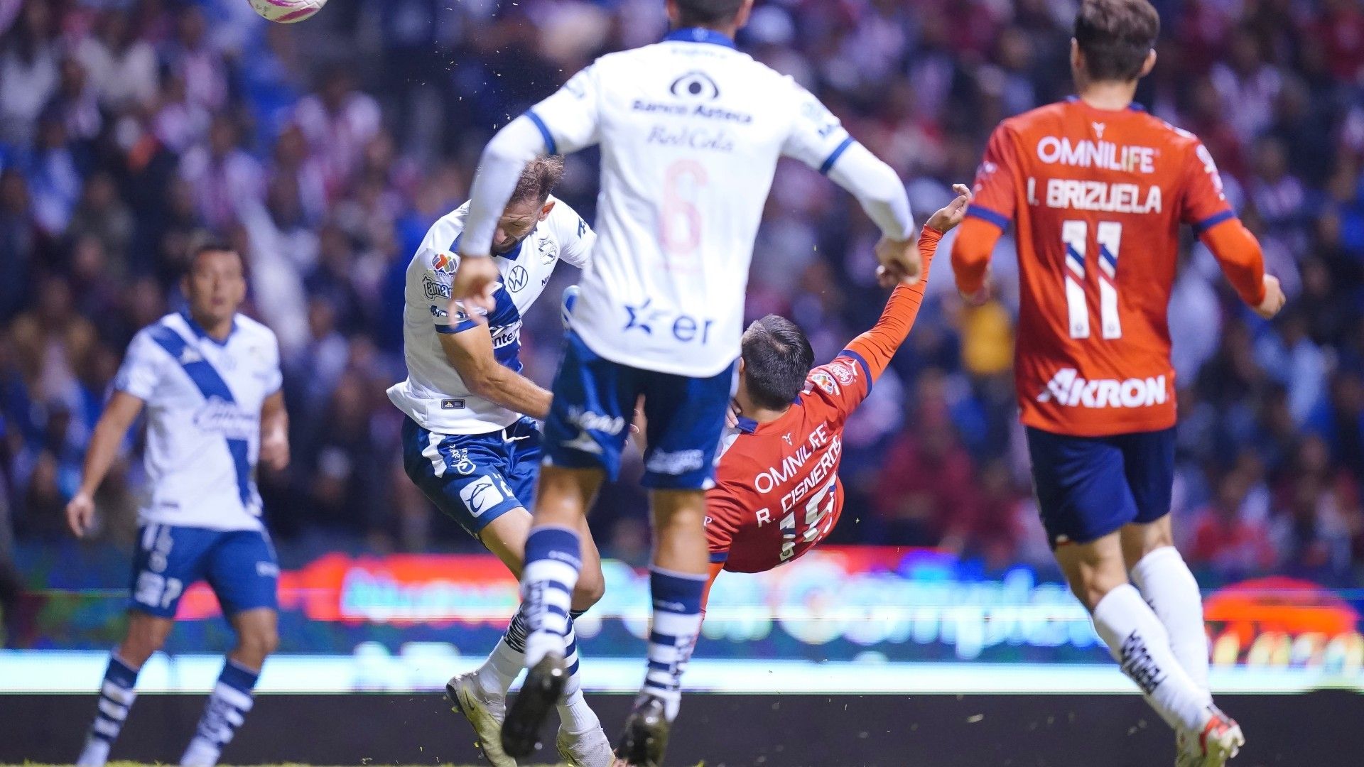 Ronaldo Cisneros Chivas Apertura 2023