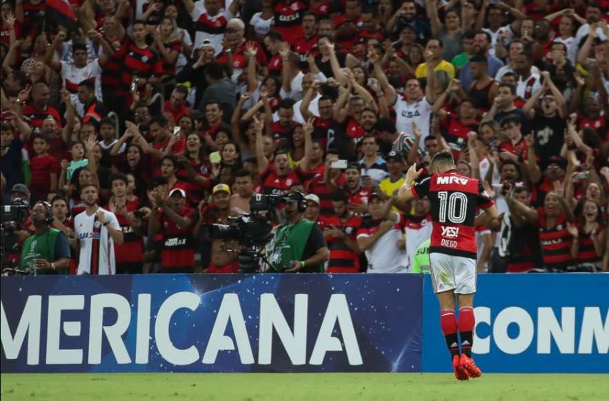 Diego e torcida do Flamengo