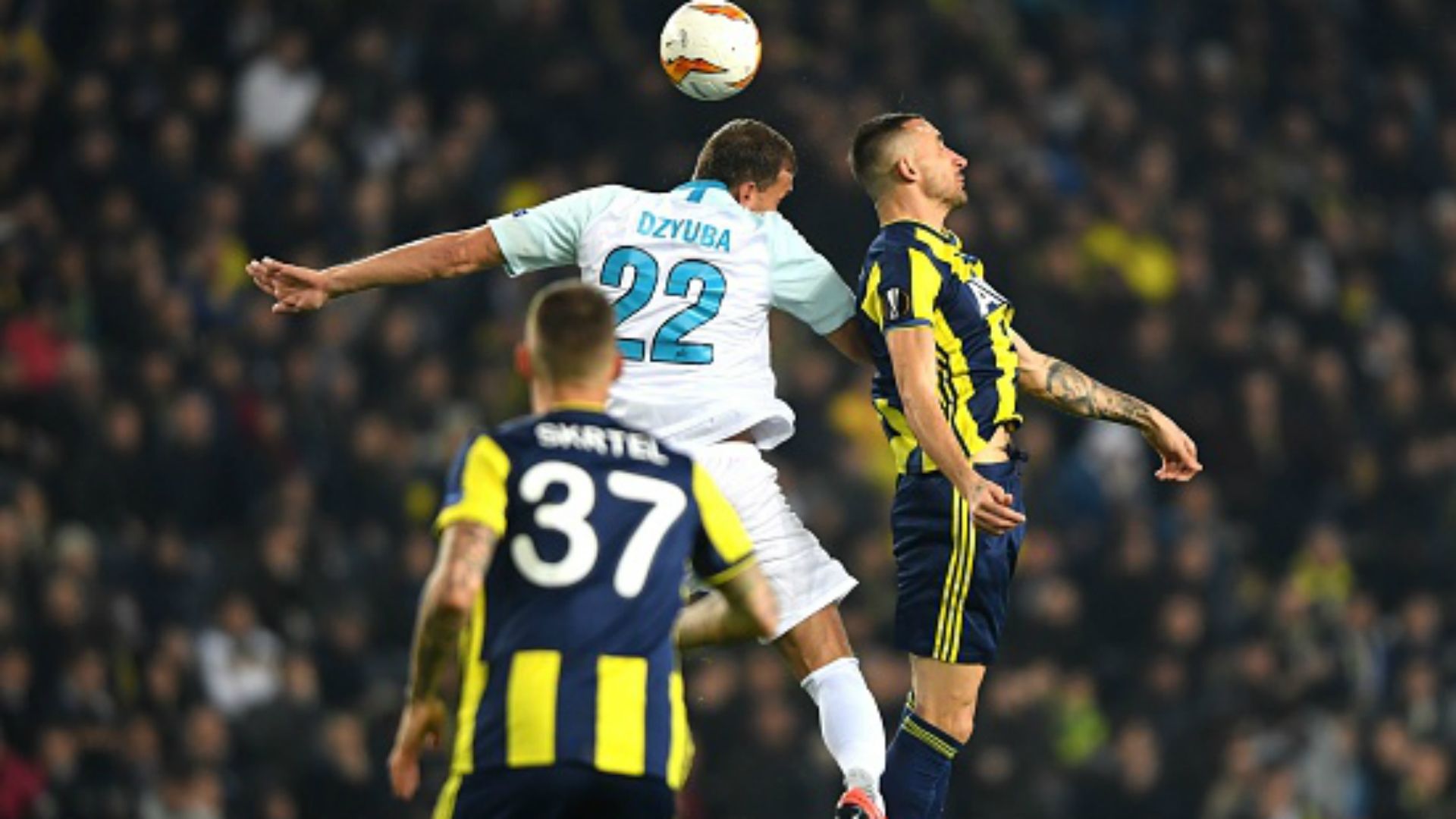Fenerbahce Zenit 120219 Mehmet Topal Martin Skrtel