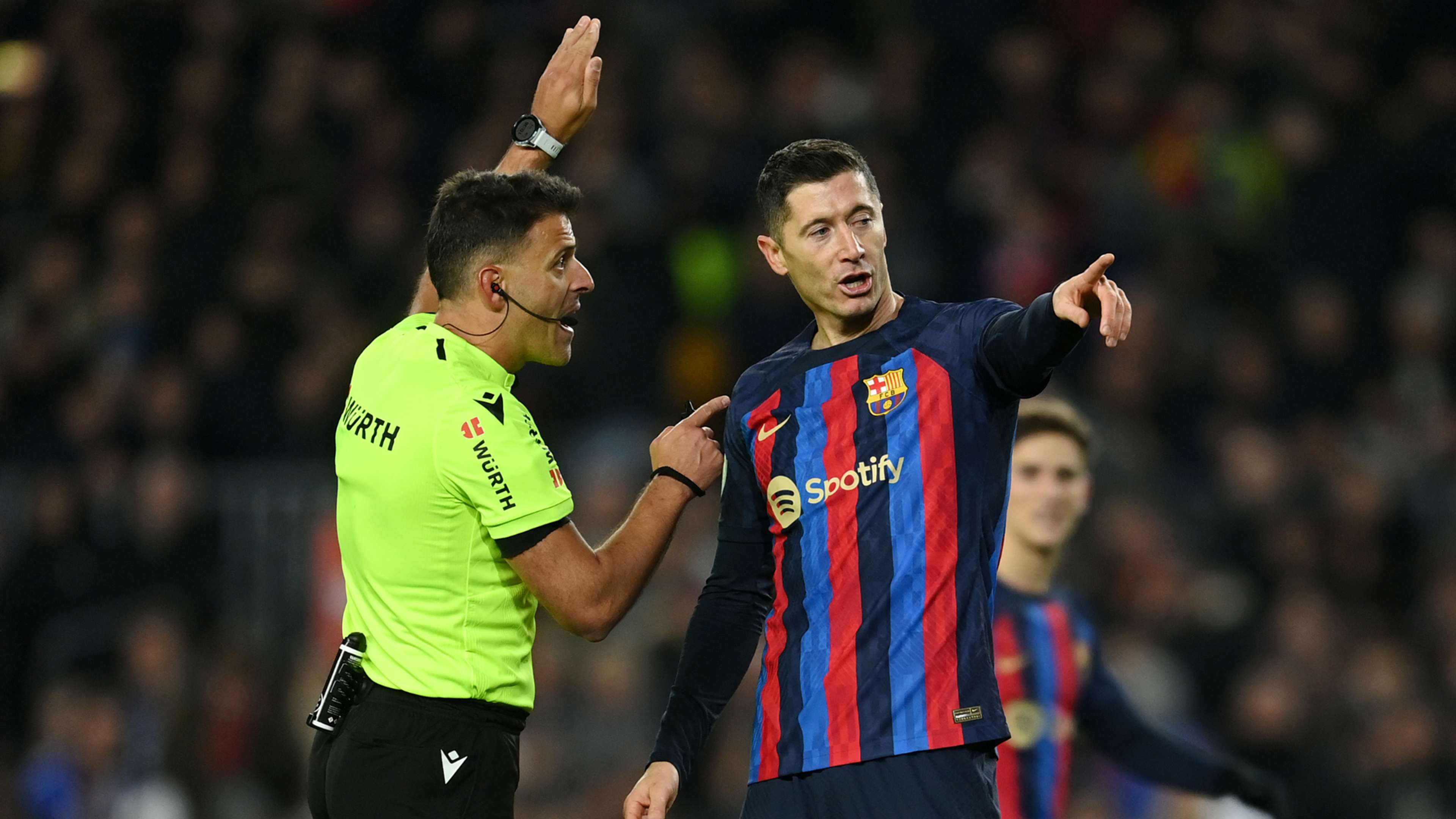 Robert Lewandowski Barcelona referee 2022-23