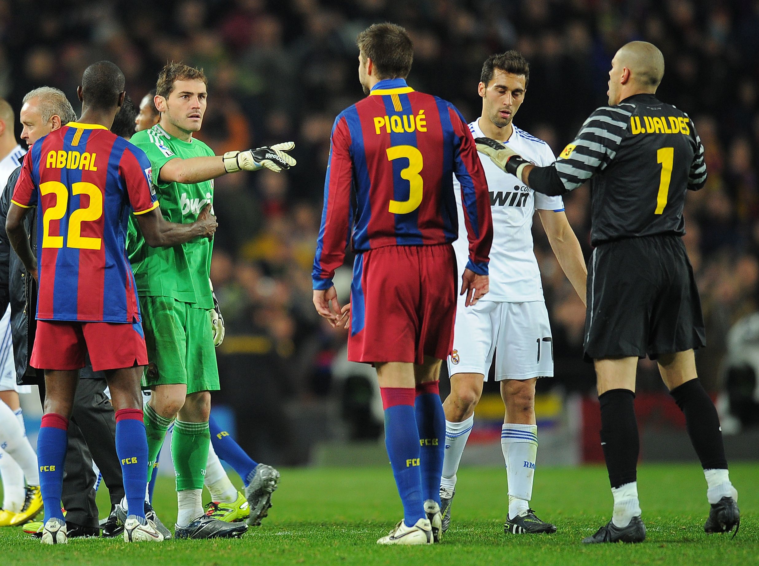 Iker Casillas Gerard Pique Real Madrid vs Barcelona