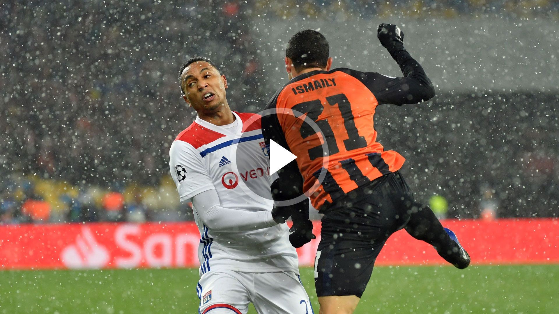 GFX Playbutton Donezk Lyon Champions League 12122018