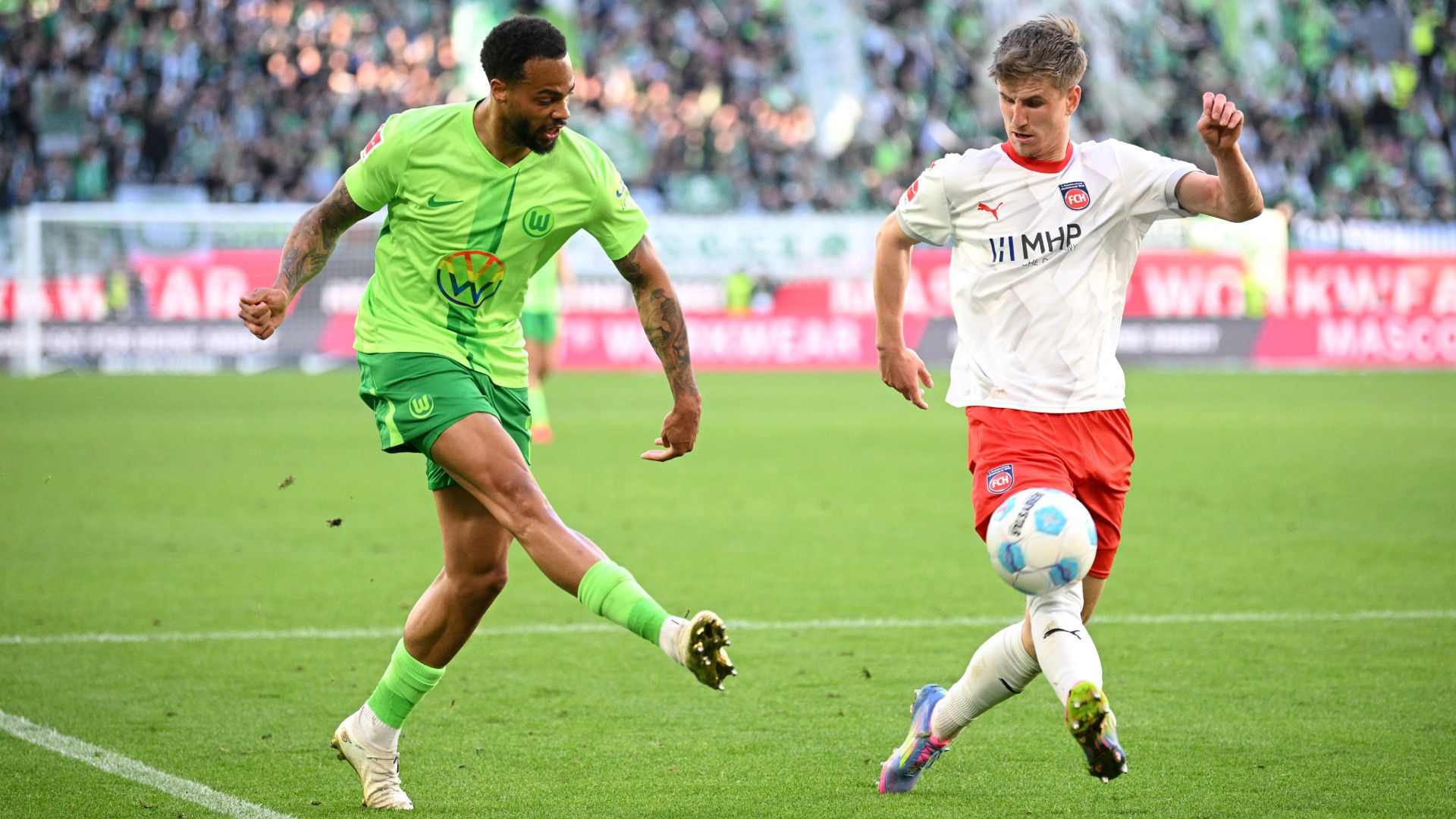 LUKAS NMECHA WOLFSBURG JAN SCHÖPPNER HEIDENHEIM