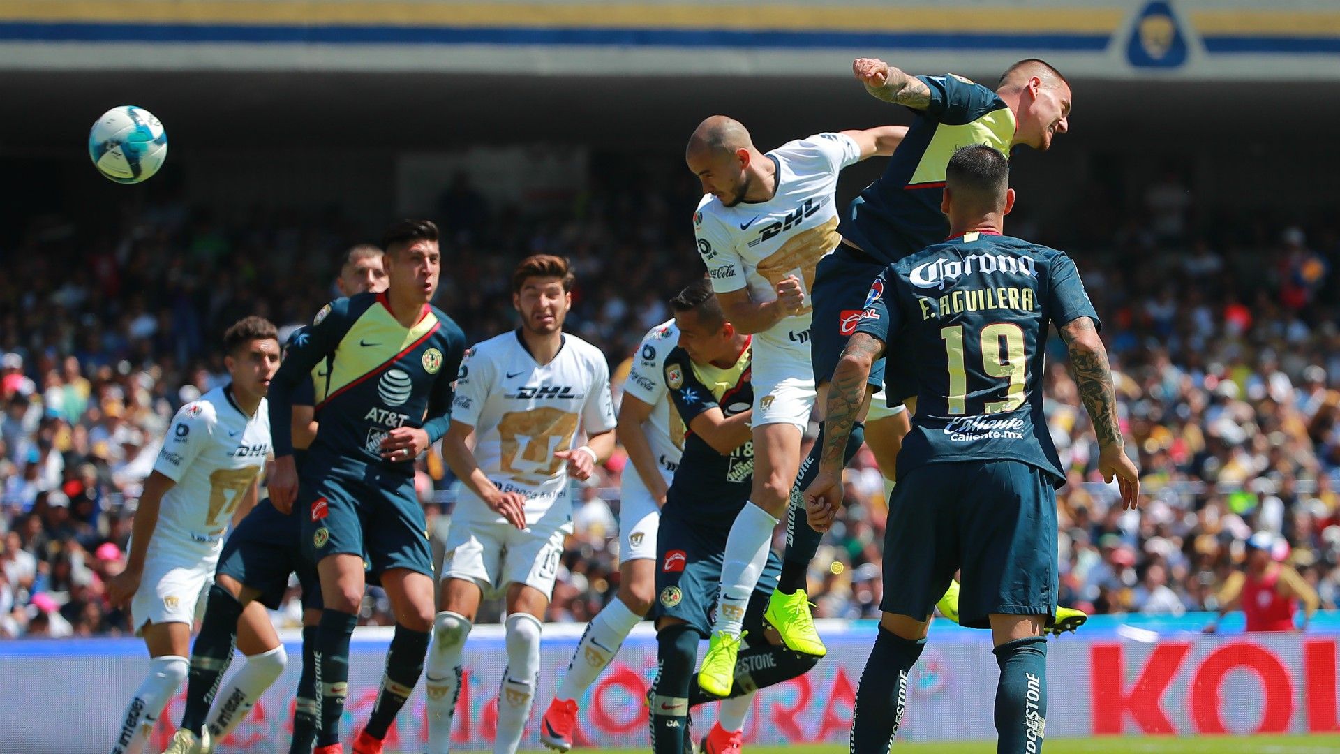 Pumas América Carlos González Nicolás Castillo