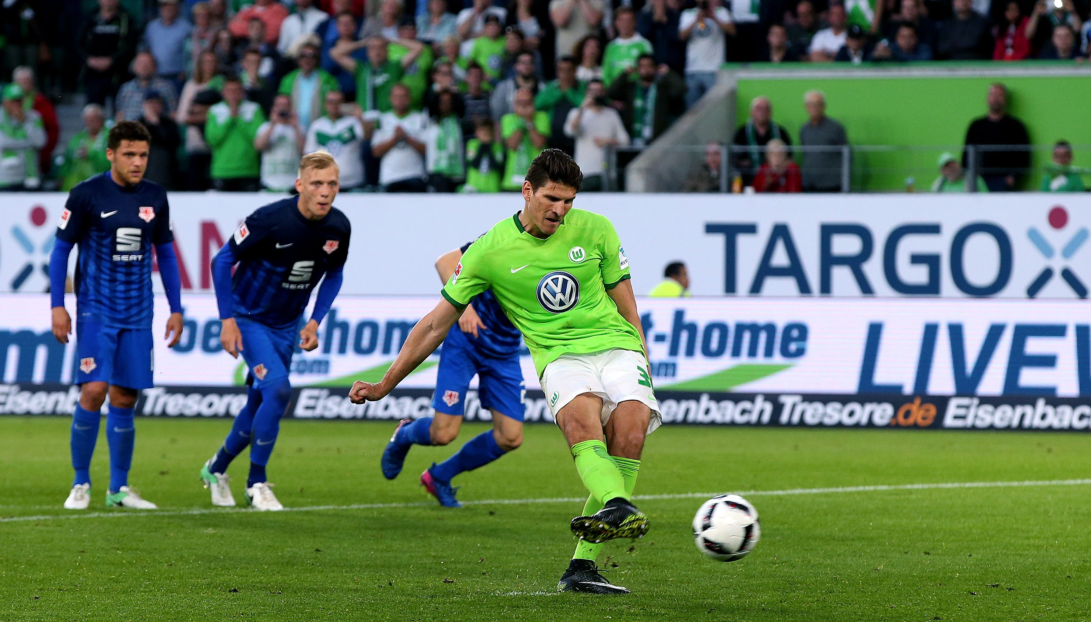 mario gomez vfl wolfsburg bundesliga 052517