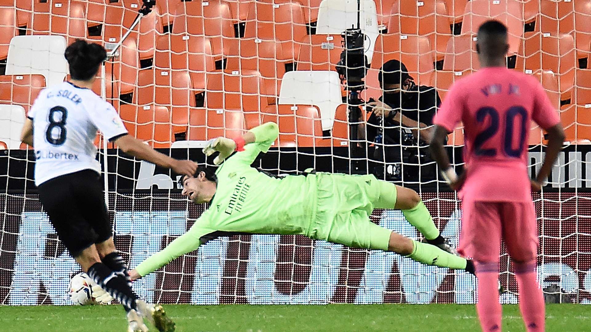 Courtois y Soler, en el Valencia vs. Real Madrid