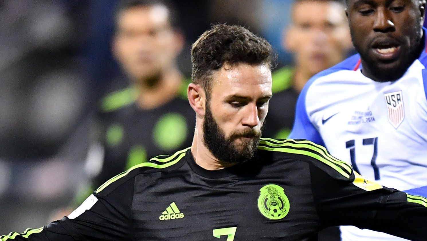 Miguel Layun Mexico 11112016