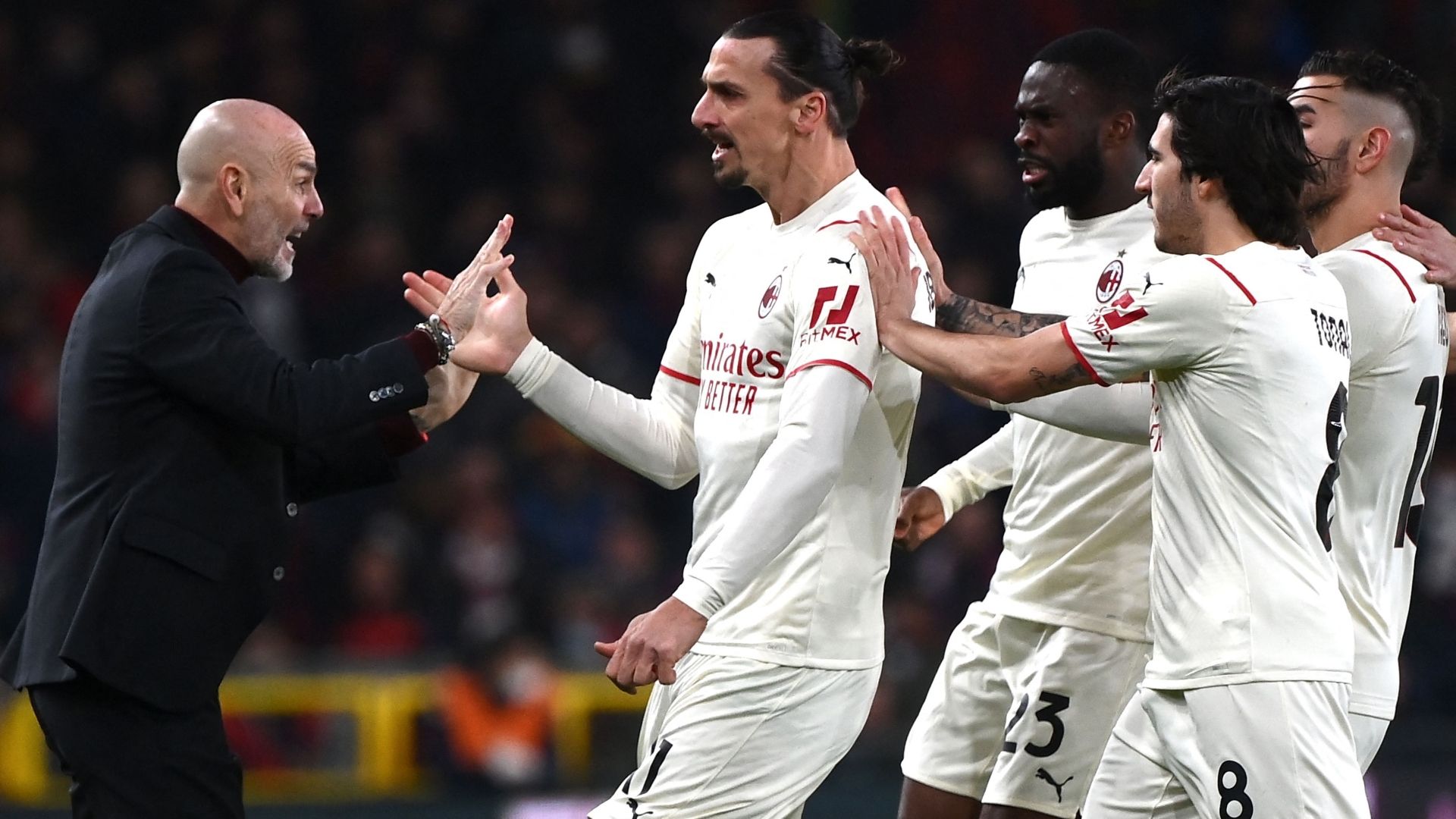 Ibrahimovic Pioli celebrating Genoa Milan Serie A