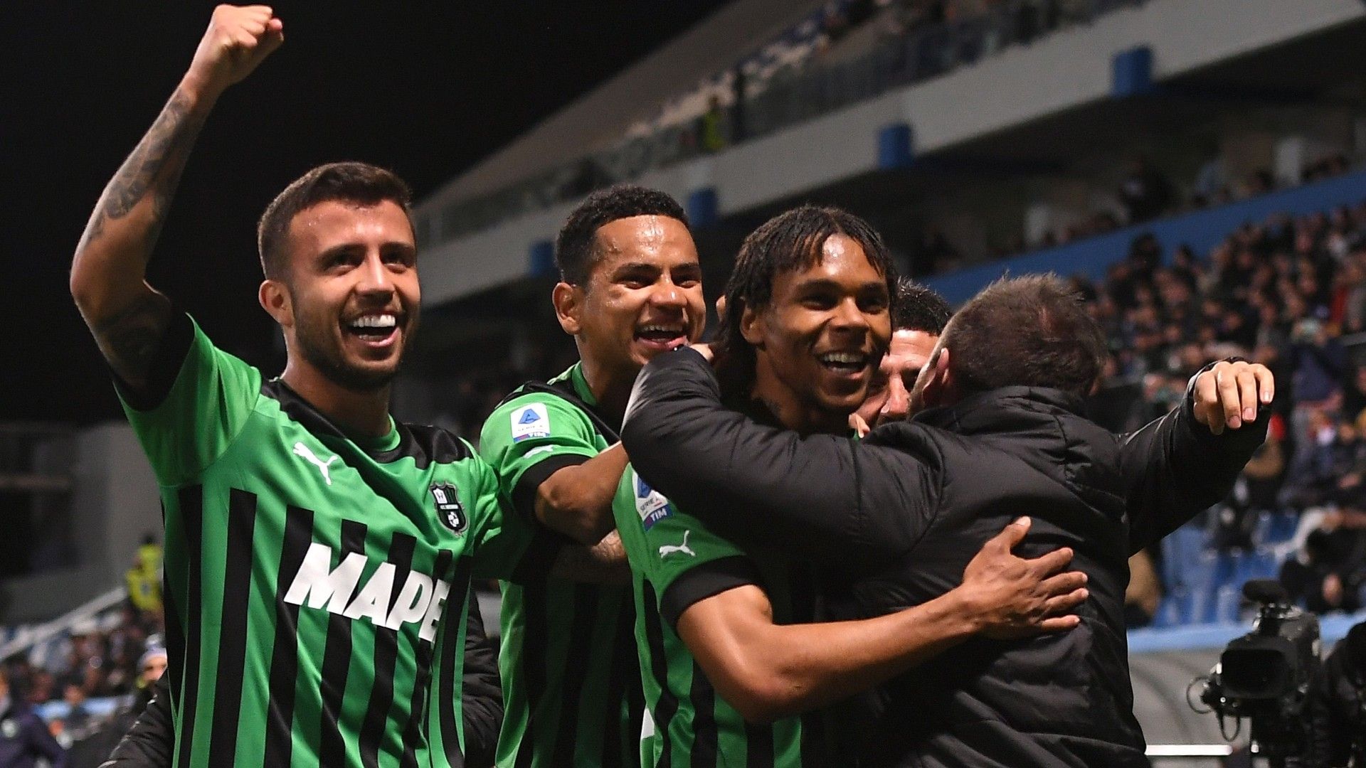 Sassuolo celebrates goal against Cremonese
