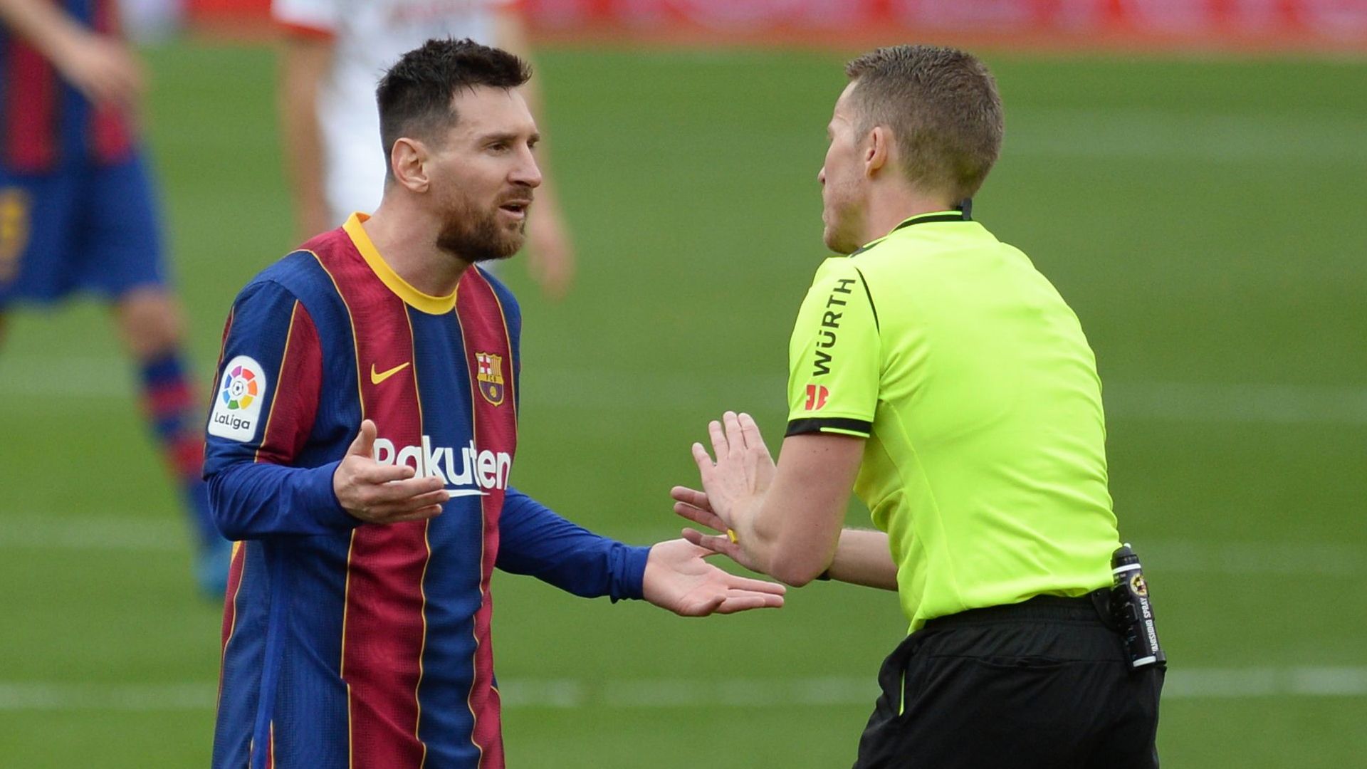 Messi, Barcelona, y el árbitro Hernández Hernández