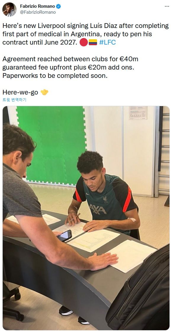 루이스 디아스, 리버풀 계약서에 서명