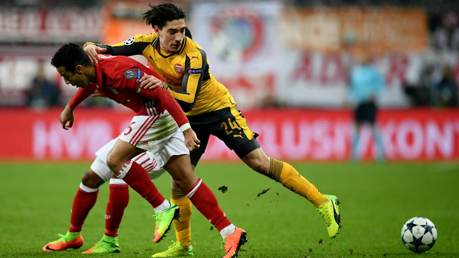 THIAGO ALCANTARA BAYERN MÜNCHEN HECTOR BELLERIN ARSENAL UEFA CHAMPIONS LEAGUE 15022017