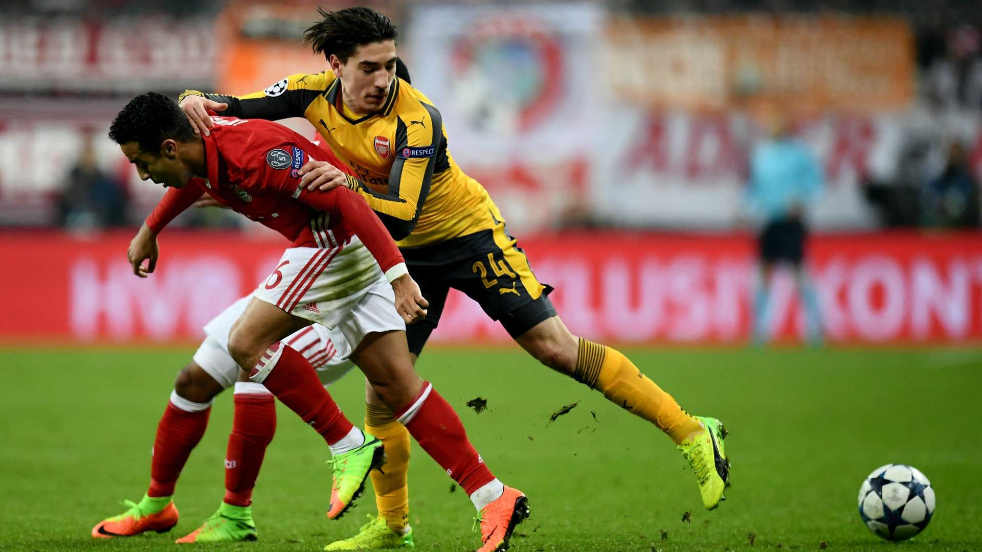 THIAGO ALCANTARA BAYERN MÜNCHEN HECTOR BELLERIN ARSENAL UEFA CHAMPIONS LEAGUE 15022017