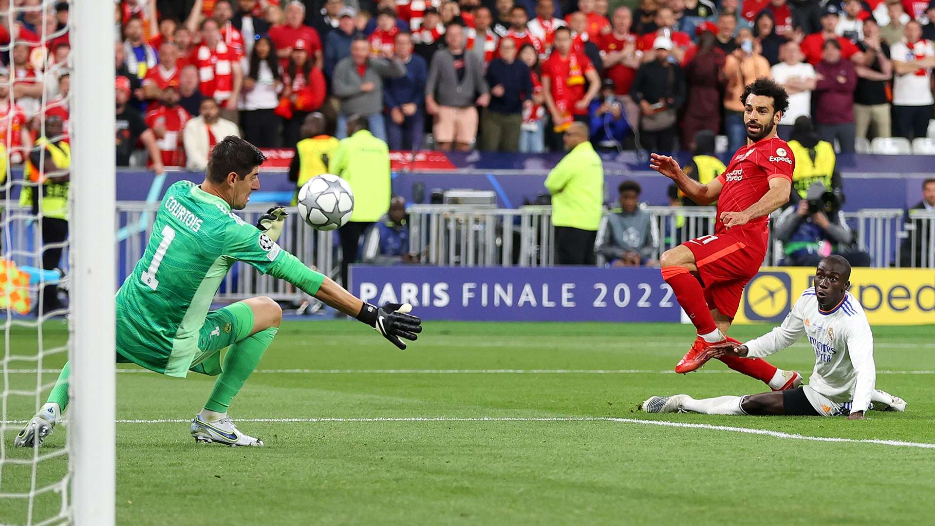 Thibaut Courtois save Mohamed Salah Real Madrid Liverpool 2022 Champions League final