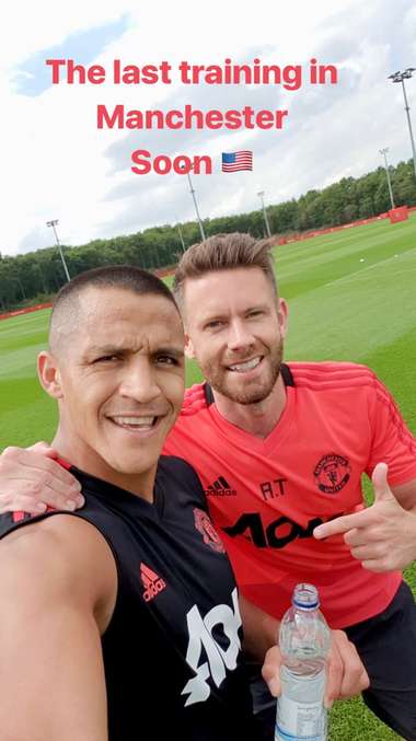 Alexis Sanchez Manchester United end to visa issue