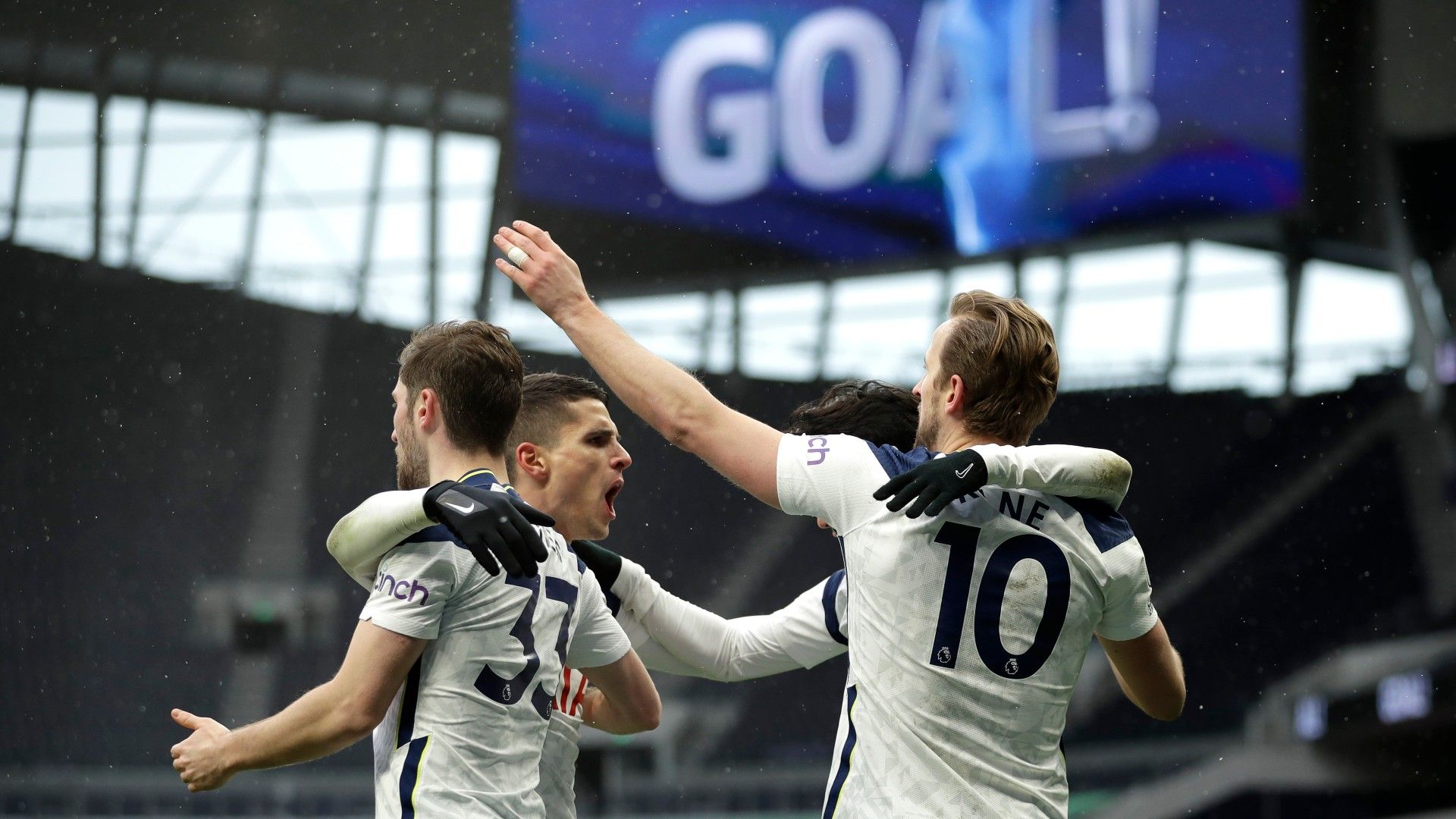 Tottenham celebrate 2021