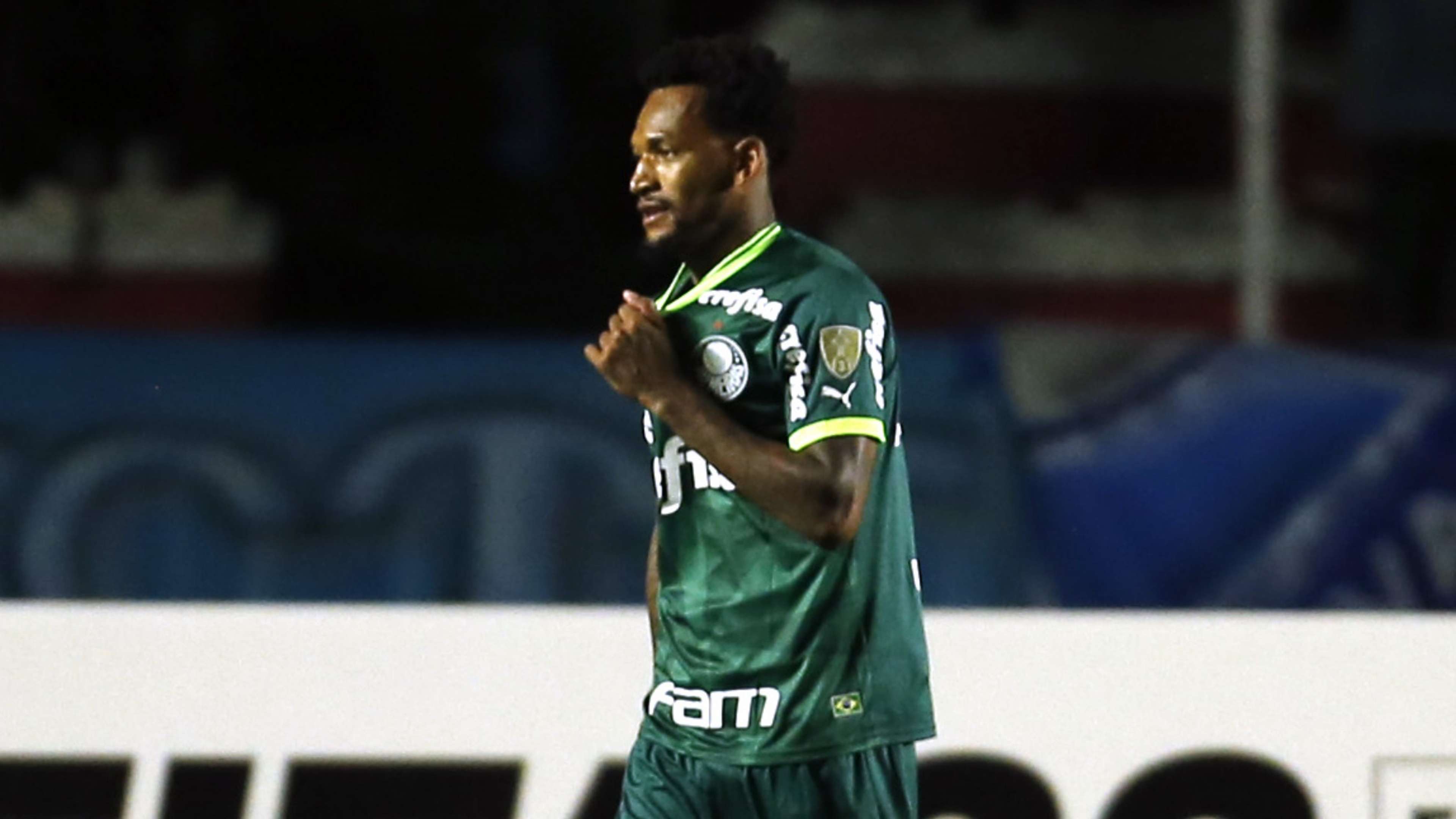 Jailson deixa o campo pelo Palmeiras, expulso contra o Bolívar pela Libertadores 2023