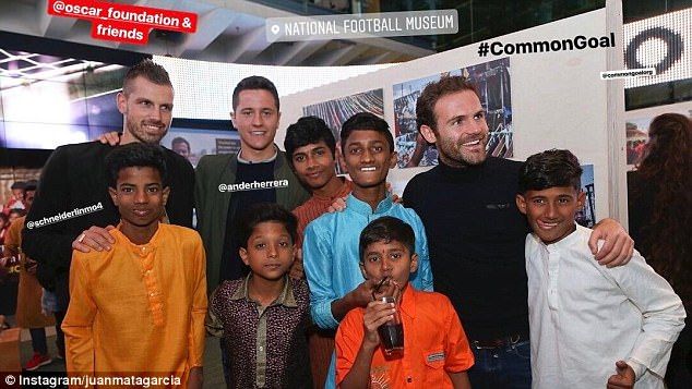 Juan-Mata-Manchester-United-charity-4