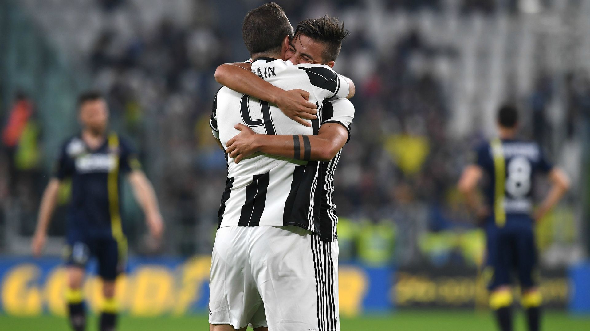 Gonzalo Higuain Paulo Dybala Juventus Chievo Serie A