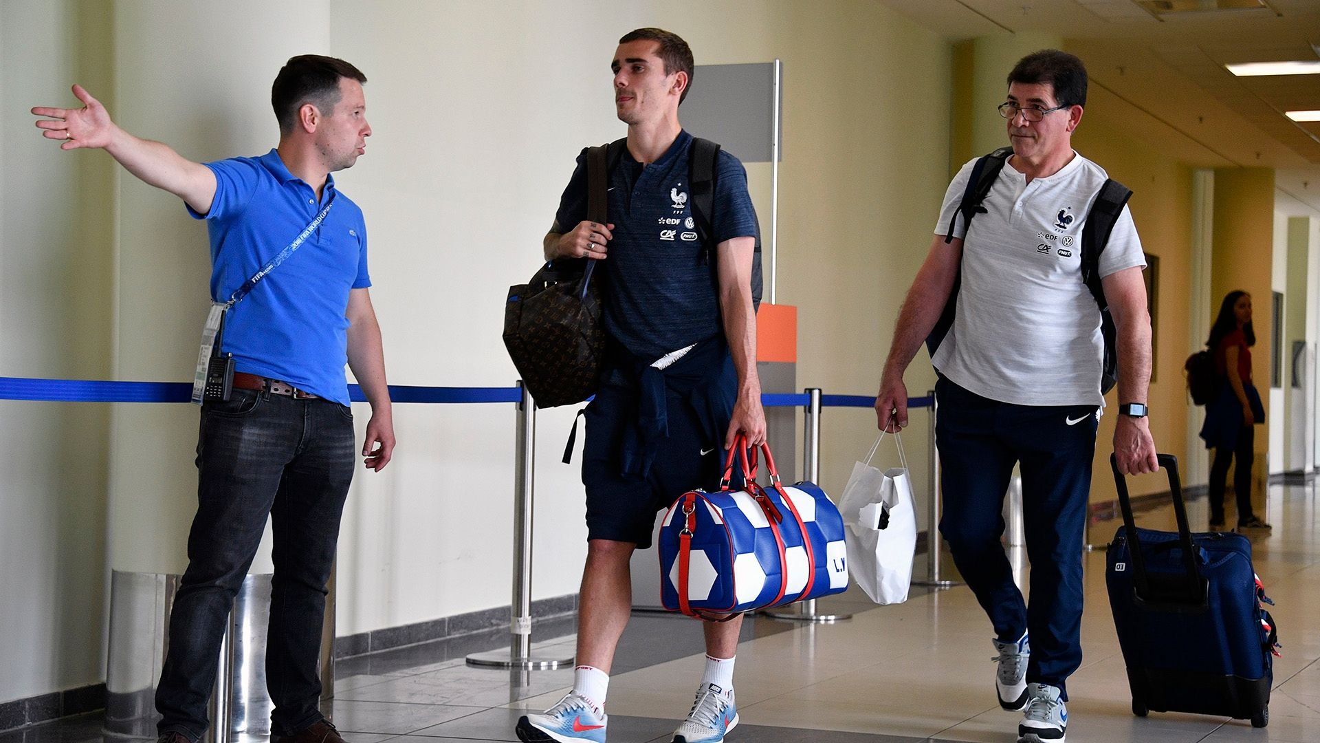 Griezmann França embarque retorno Copa do Mundo 16 07 18