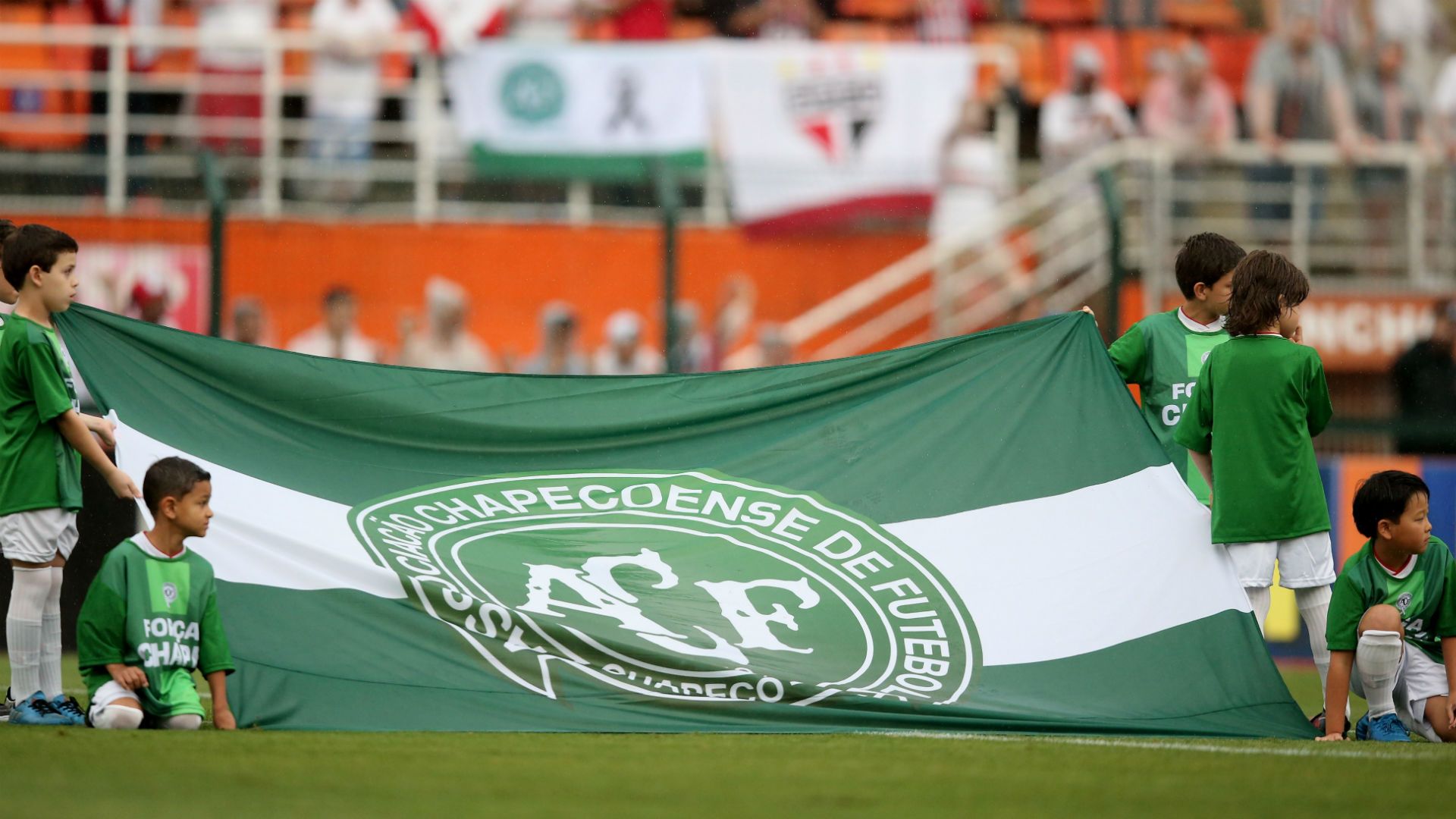 Brazil pays tribute to Chapecoense