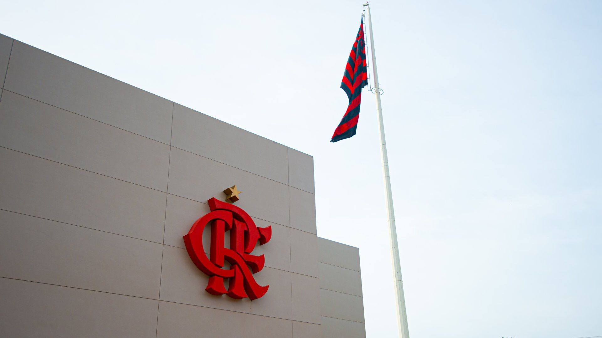 Escudo do Flamengo no CT Ninho do Urubu, em Vargem Grande, RJ