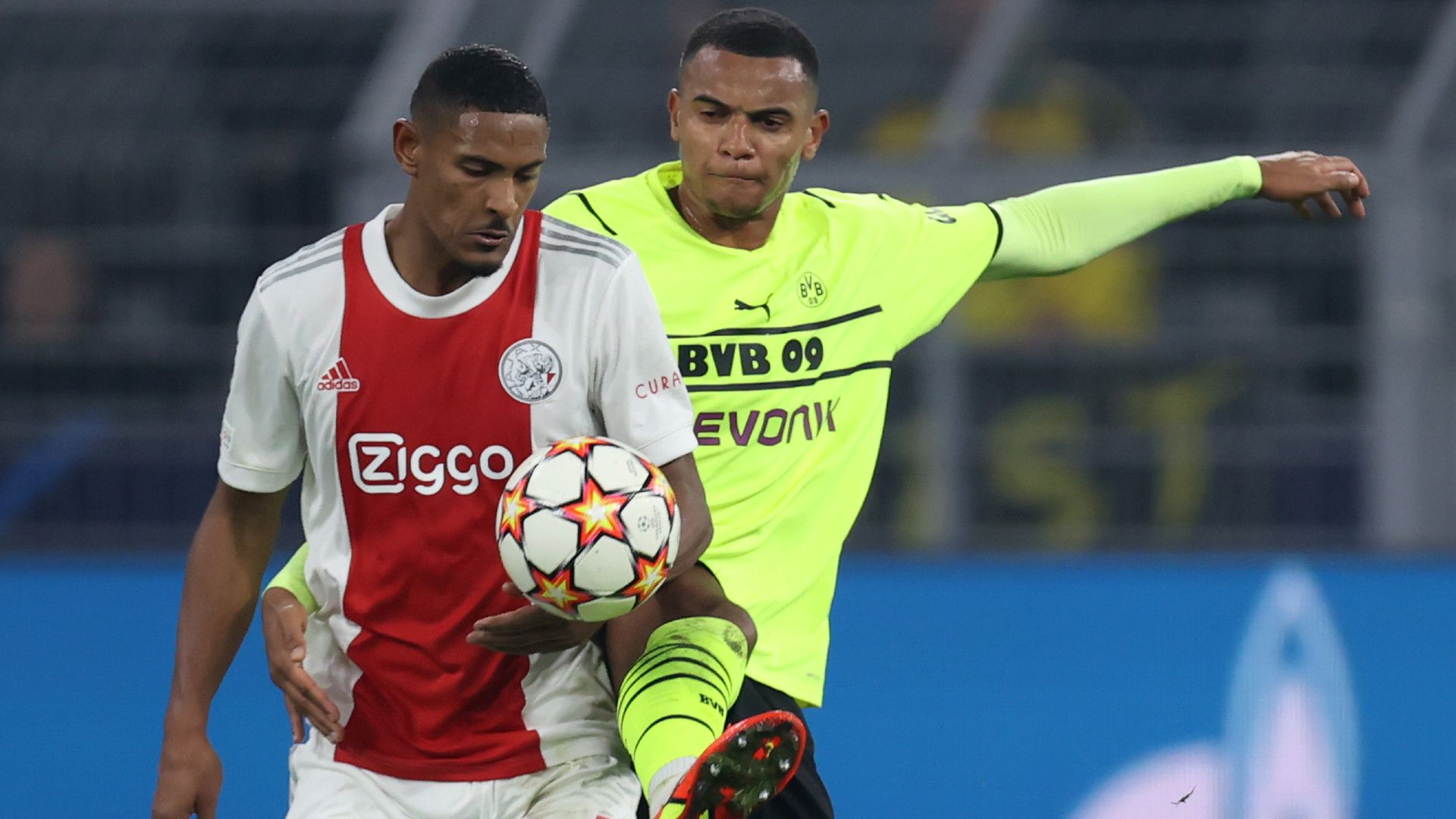 SEBASTIEN HALLER AJAX MANUEL AKANJI BORUSSIA DORTMUND