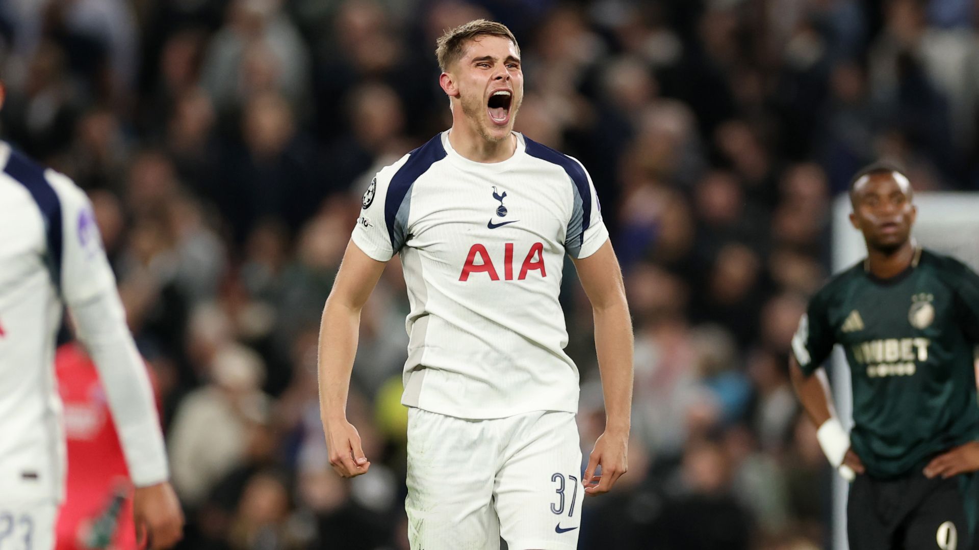 ミッキー・ファン・デ・フェン プロフィール – DF | Goal.com 日本