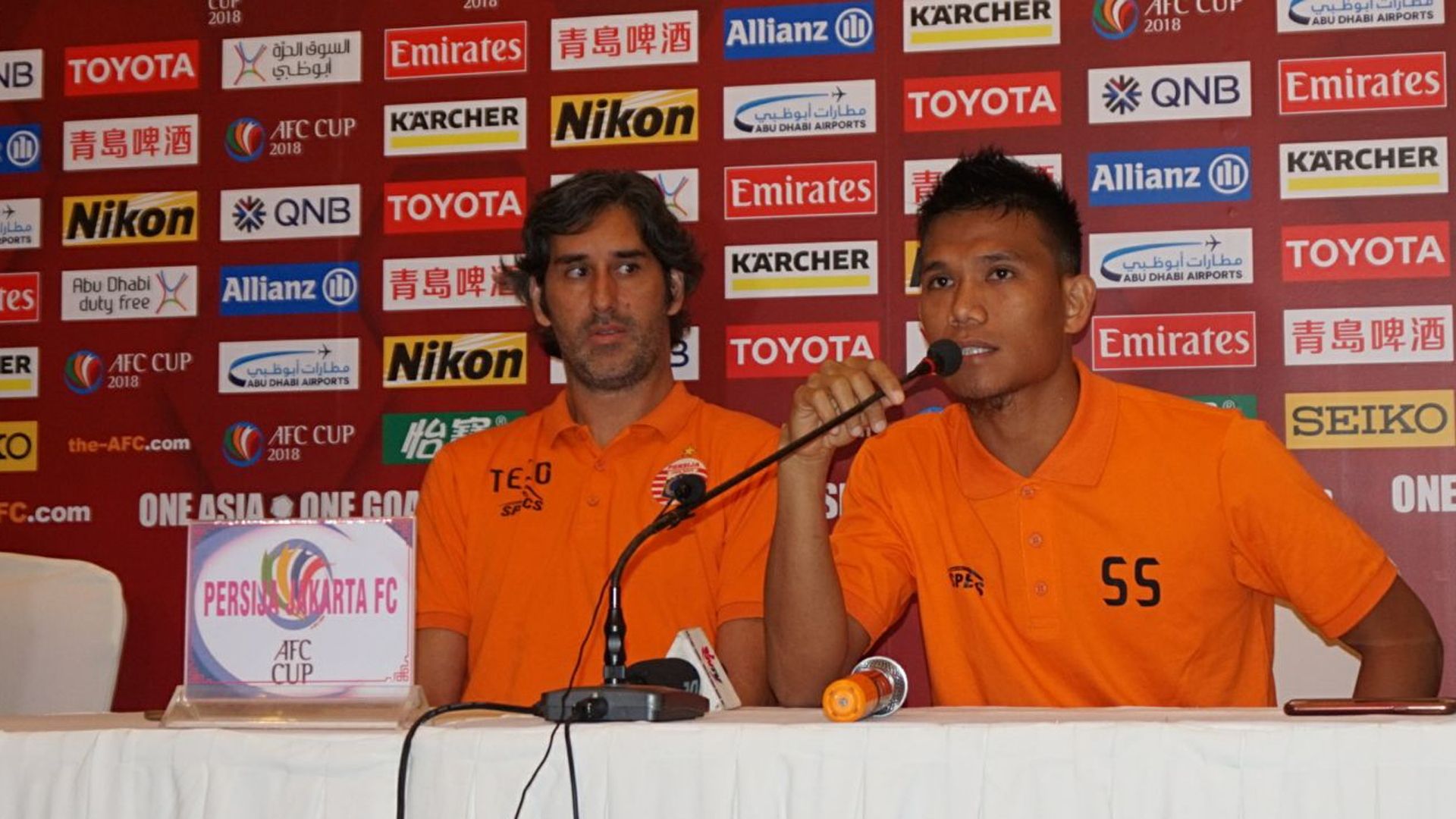 Sandi Sute - Jumpa Pers Song Lam Nghe An & Persija Jakarta