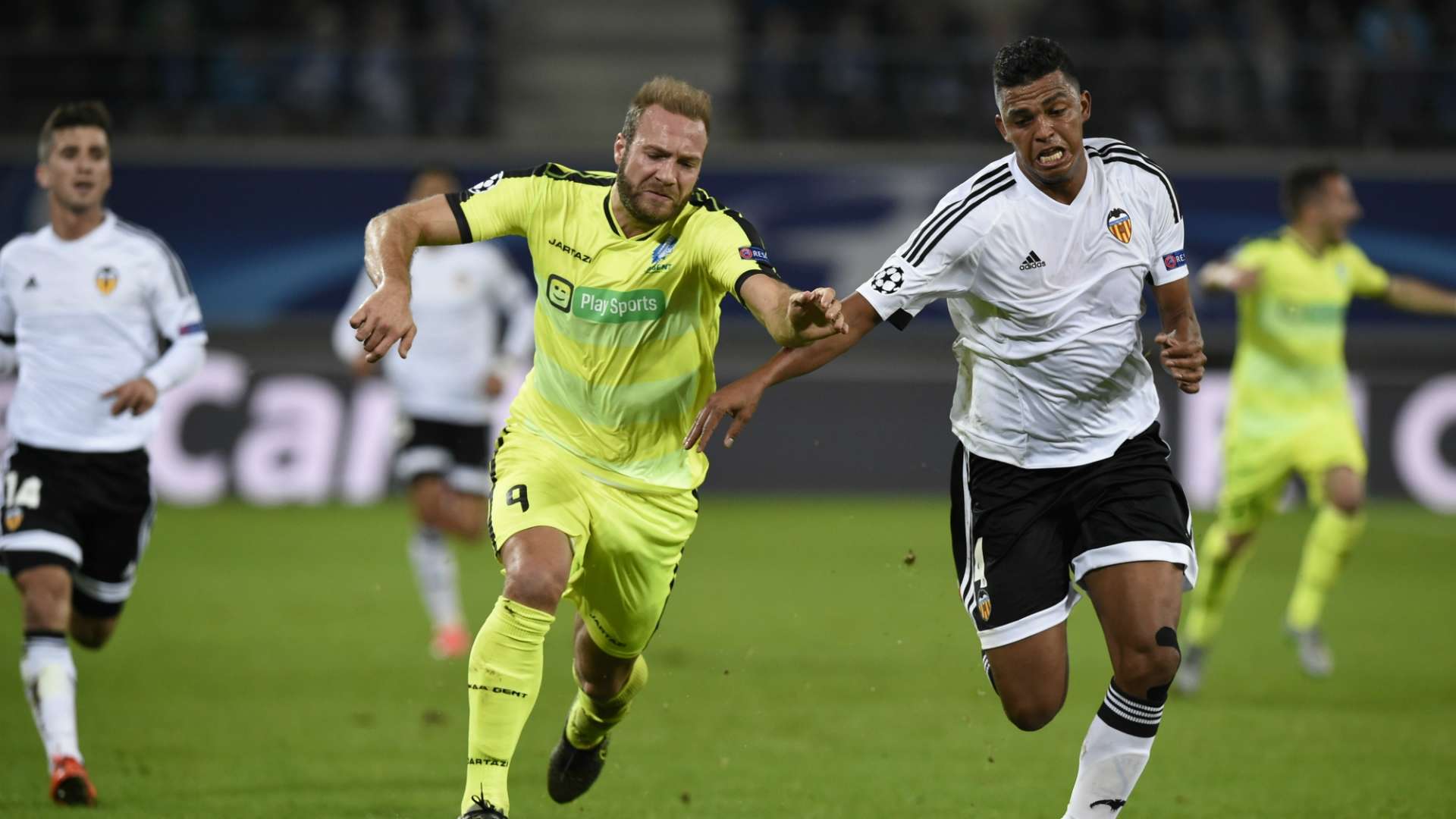 Aderlan Santos Laurent Depoitre Gent Valencia UEFA Champions League 11042015