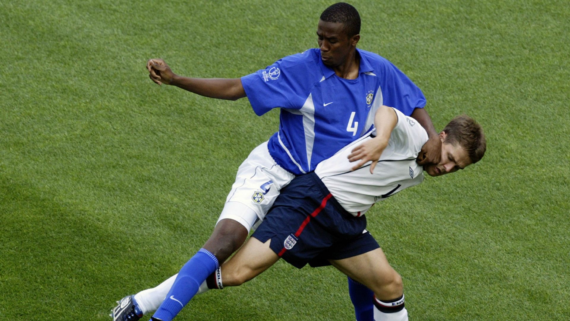 Roque Junior Michael Owen Brazil England 2002