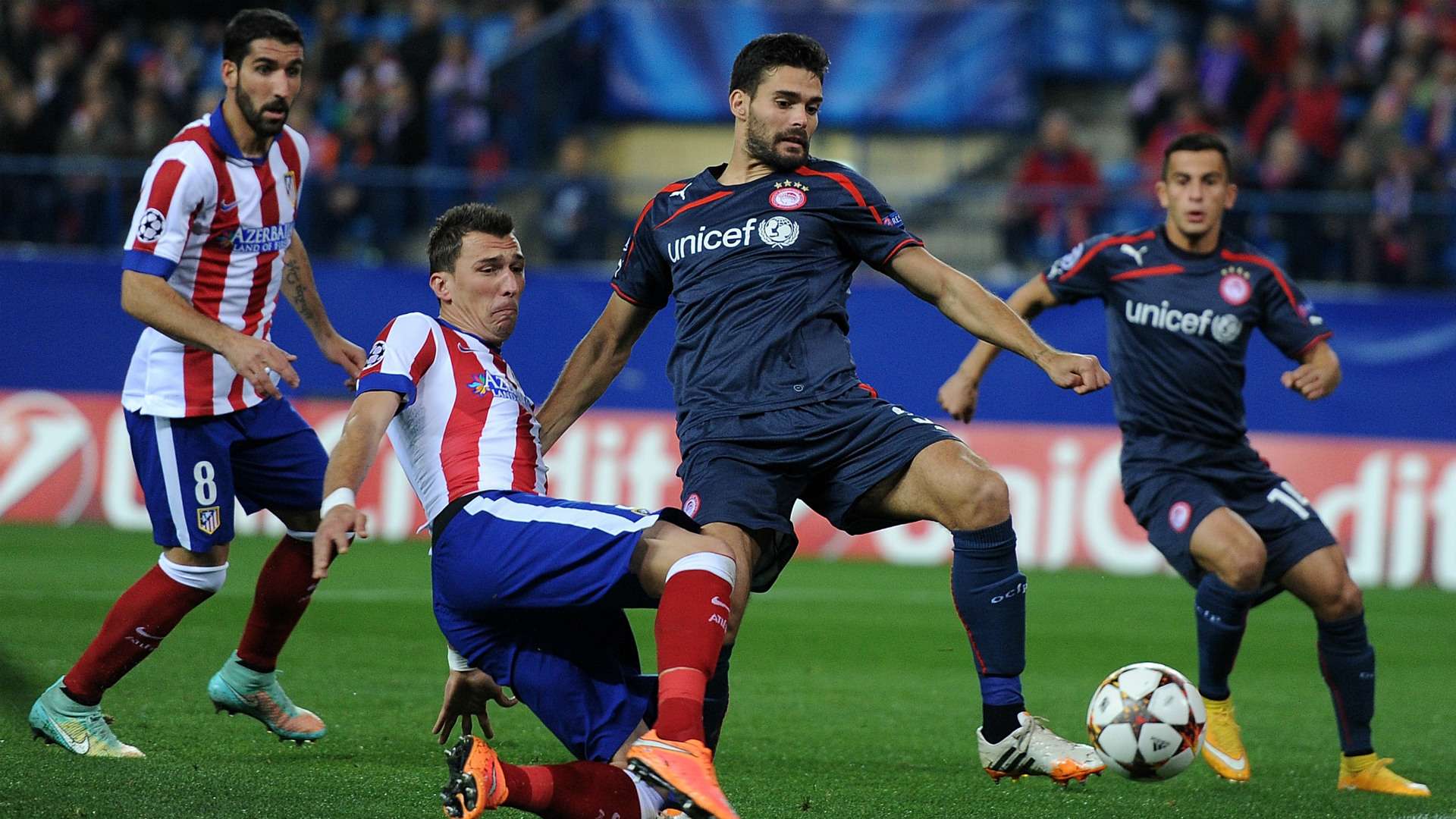 Mario Mandzukic Alberto Botia Atletico Madrid Olympiakos UEFA Champions League 11262014