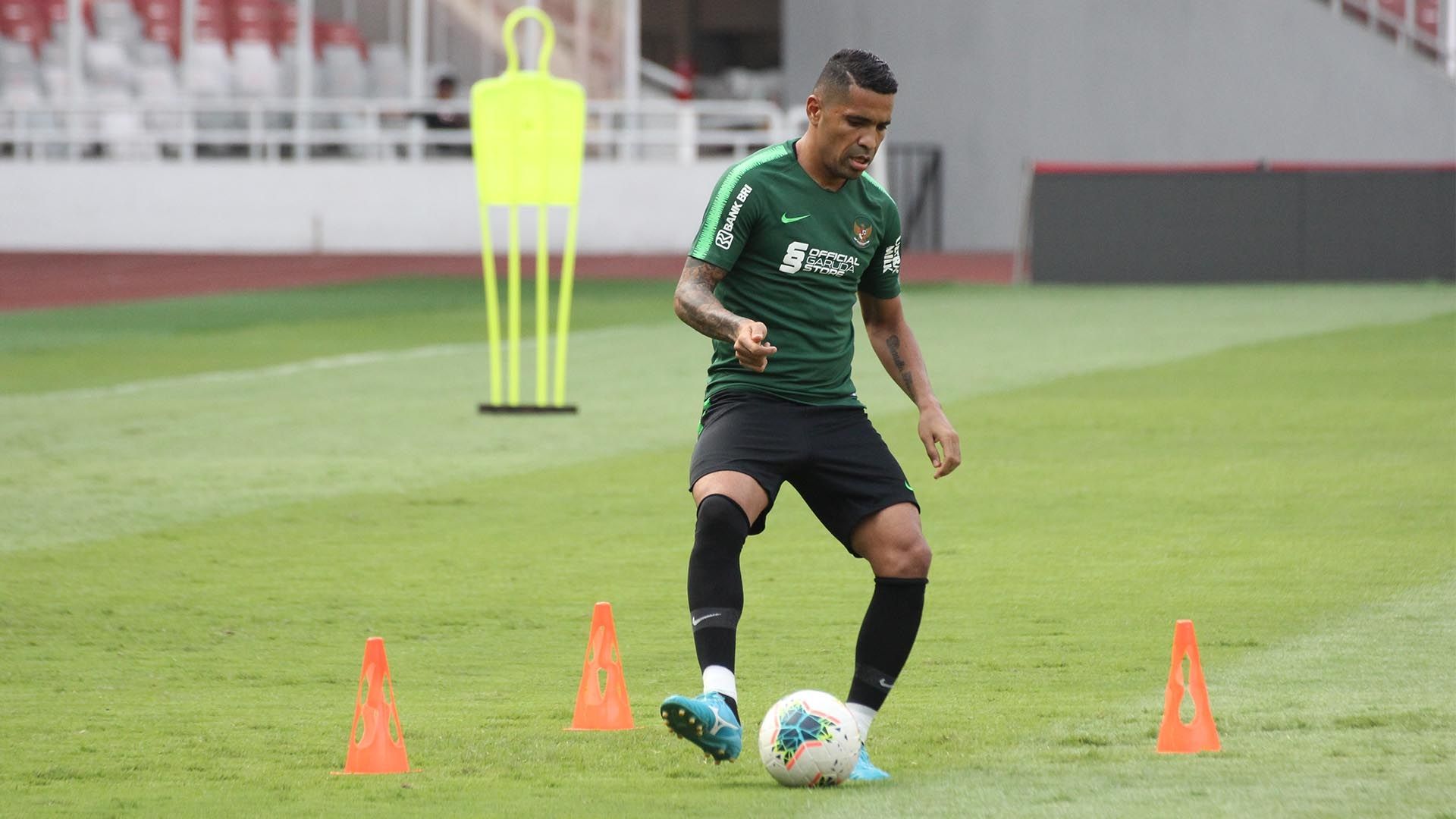 Alberto Goncalves - Indonesia