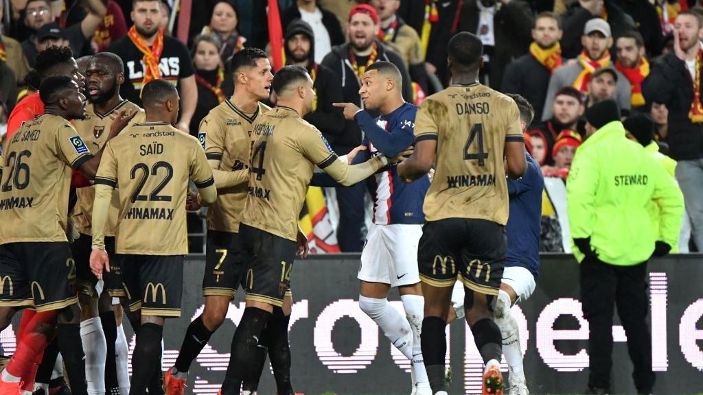 Facundo Medina Kylian Mbappe