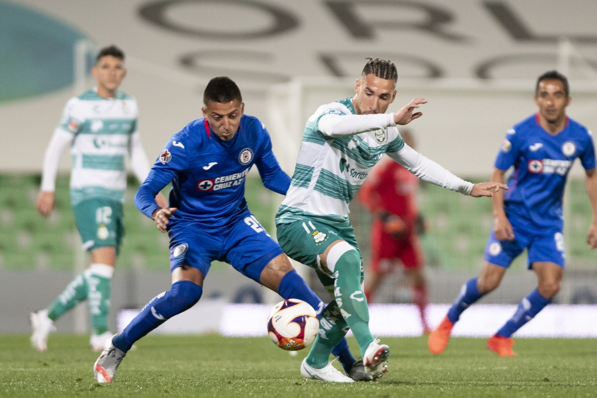 Santos vs Cruz Azul, Guardianes 2021 / Roberto Alvarado, Fernando Gorriarán