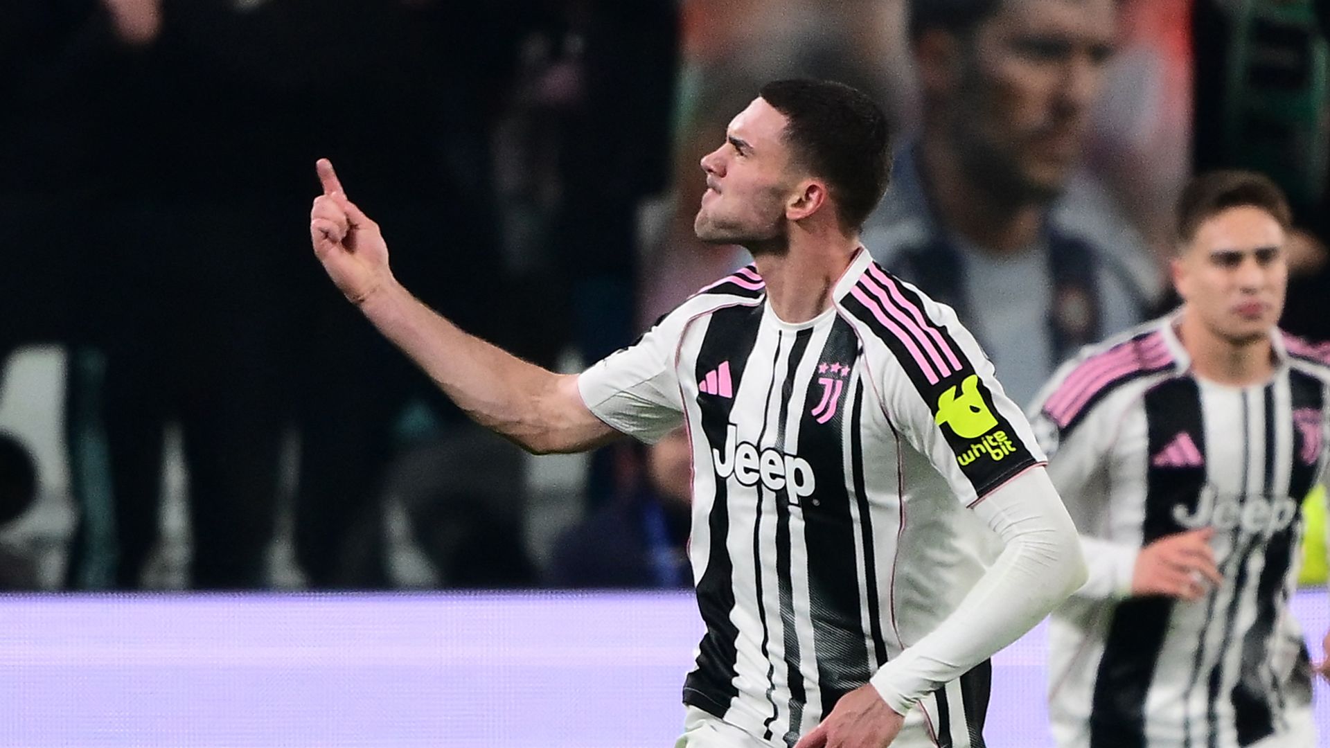 vlahovic esultanza desk