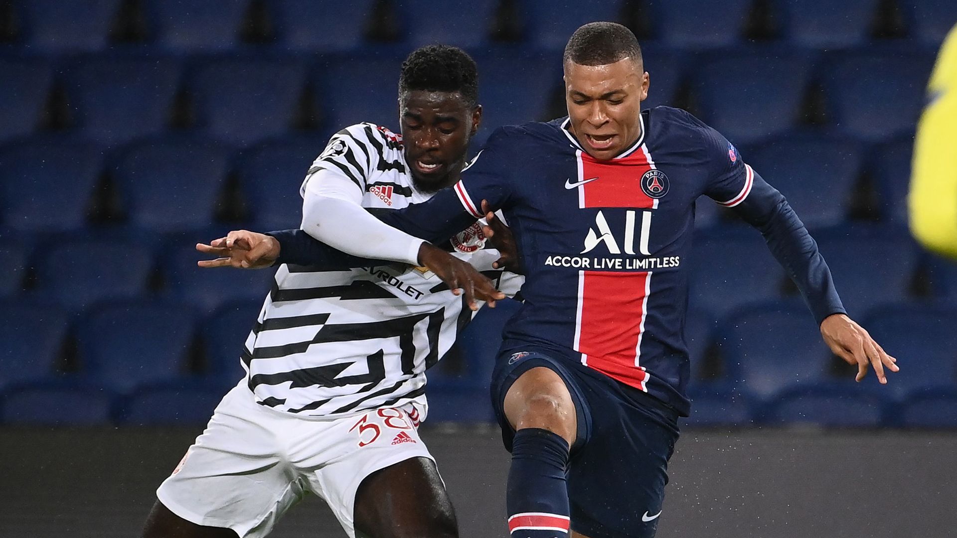 Axel Tuanzebe Kylian Mbappe Manchester United PSG 2020