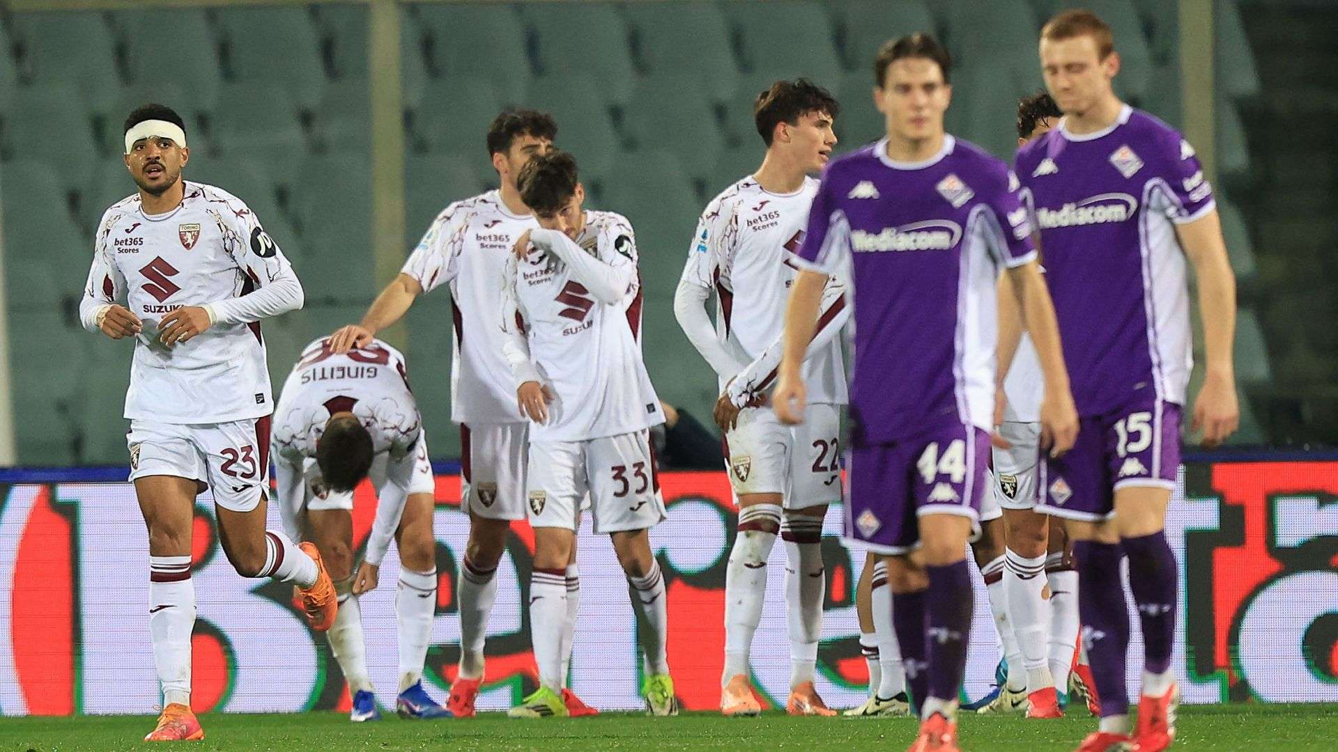 Torino players celebrating Fiorentina Torino Serie A