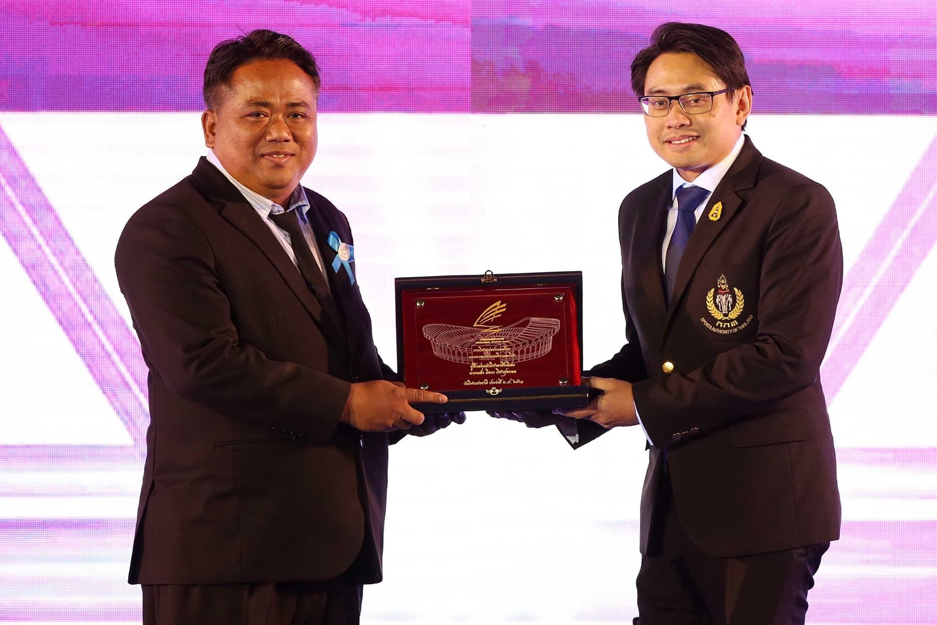 จเด็จ มีลาภ