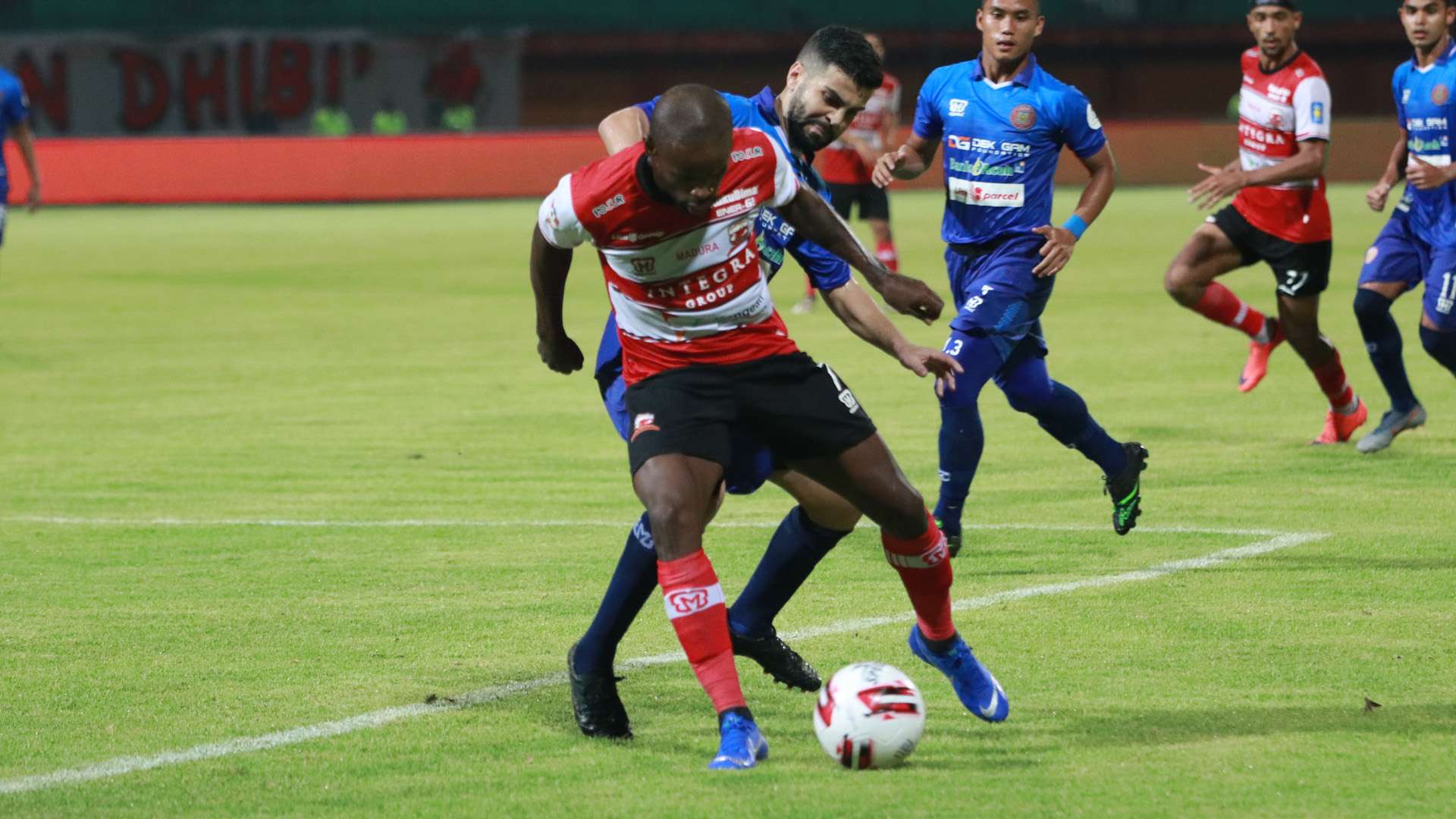 Greg Nwokolo - Madura United & Samir Ayyas - Persiraja