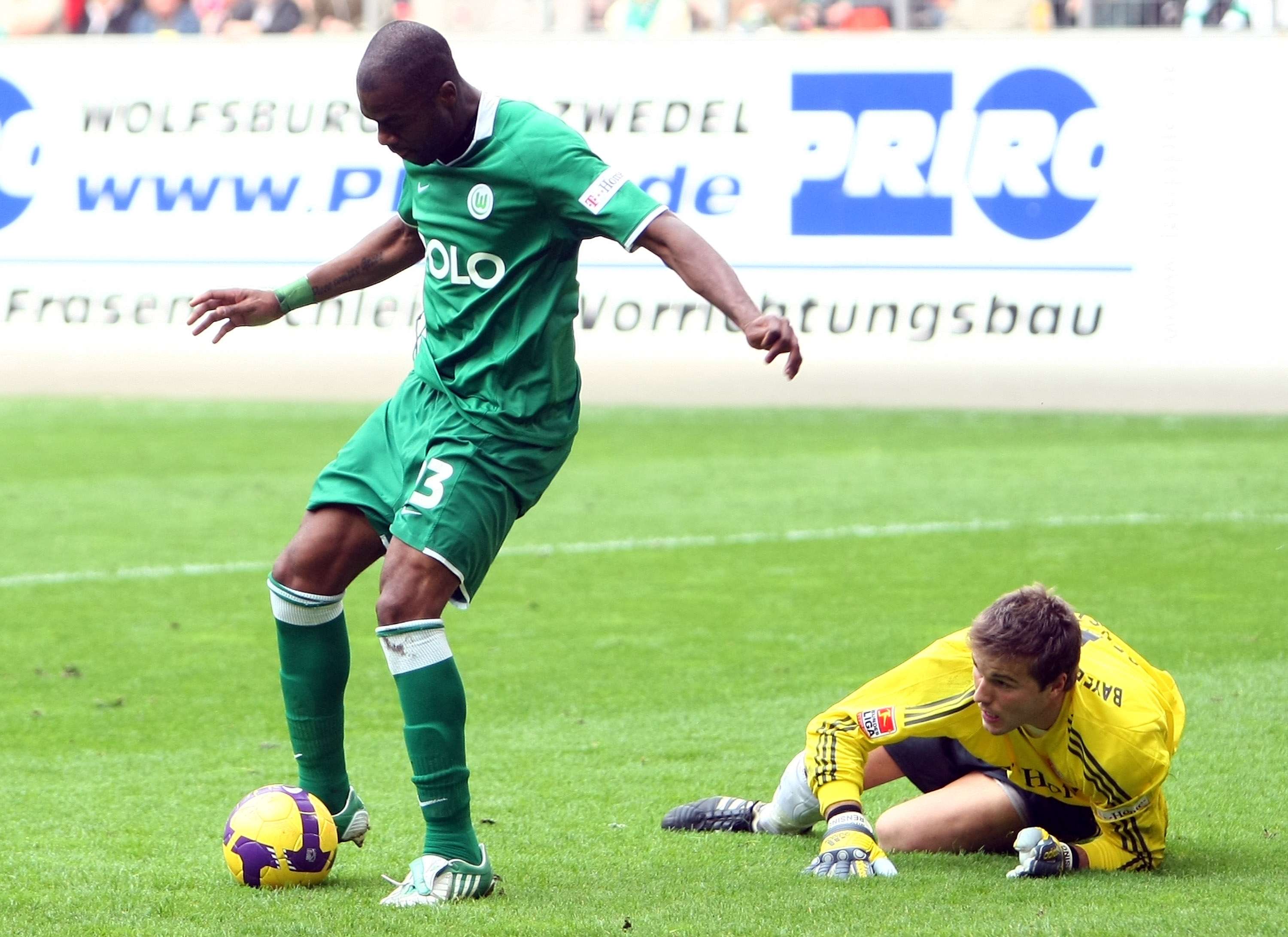 Grafite Wolfsburg Hans-Jorge Butt Bayern Munich Bundesliga 04042009