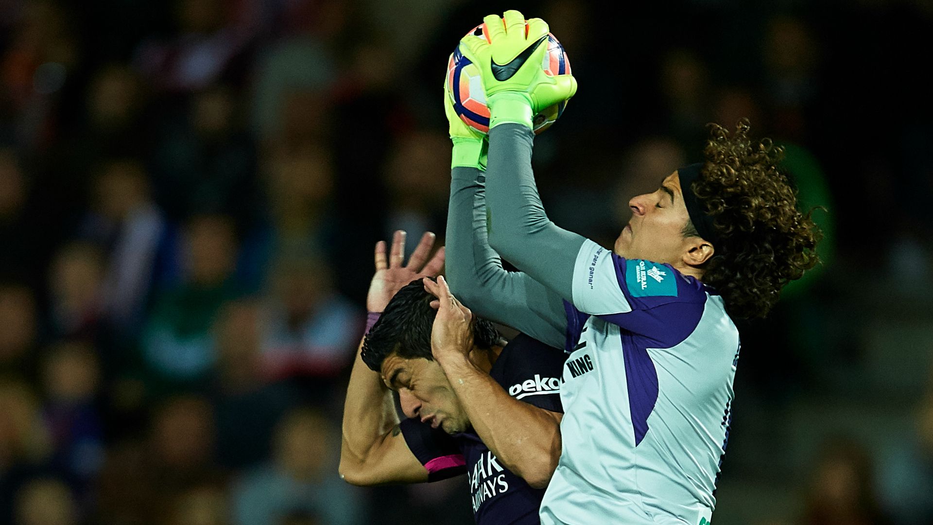 Guillermo Ochoa Luis Suarez Granada Barcelona La Liga 04022017