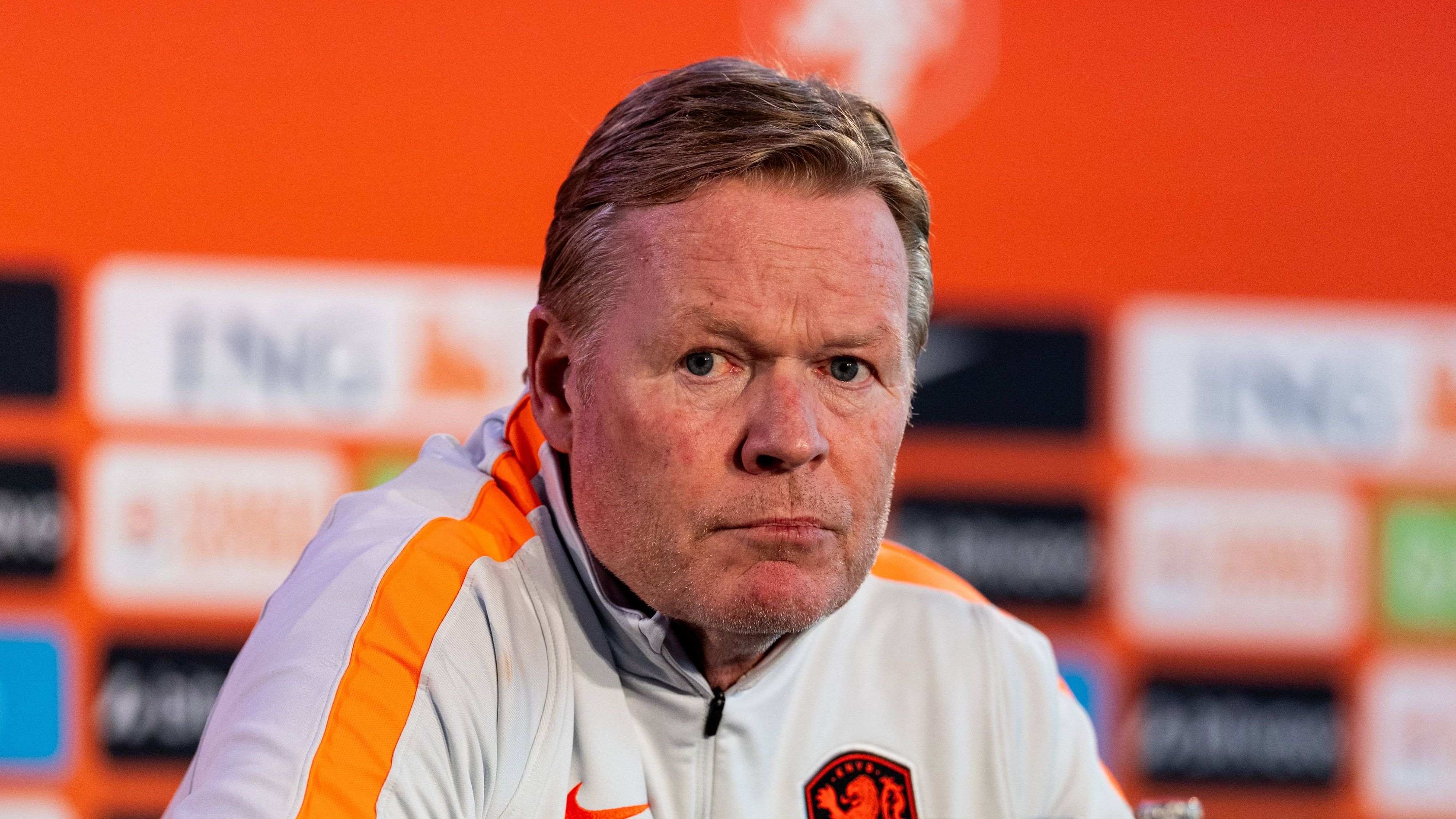 Van der Vaart accuse Koeman de « mensonge » au sujet du plan pour la Coupe du monde.