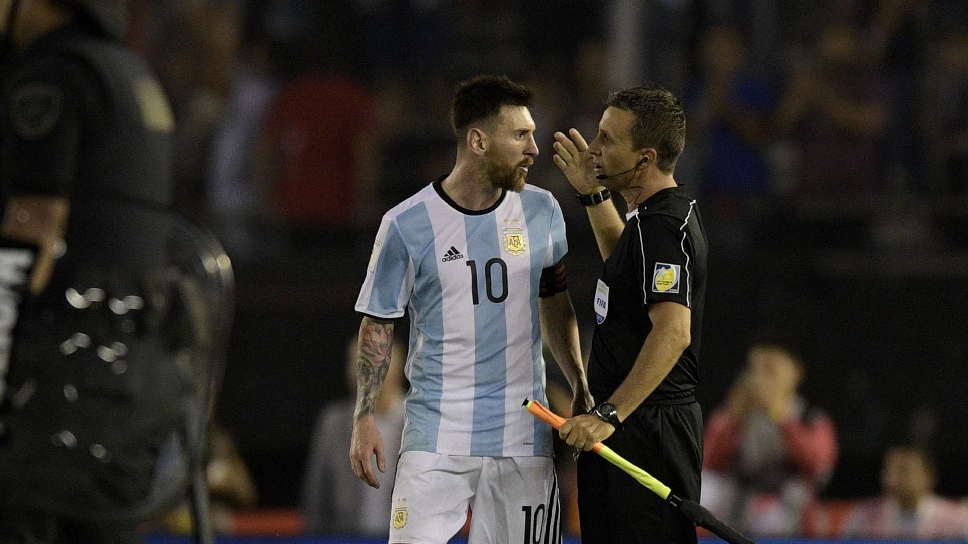 Messi insultos juez de linea Argentina Chile