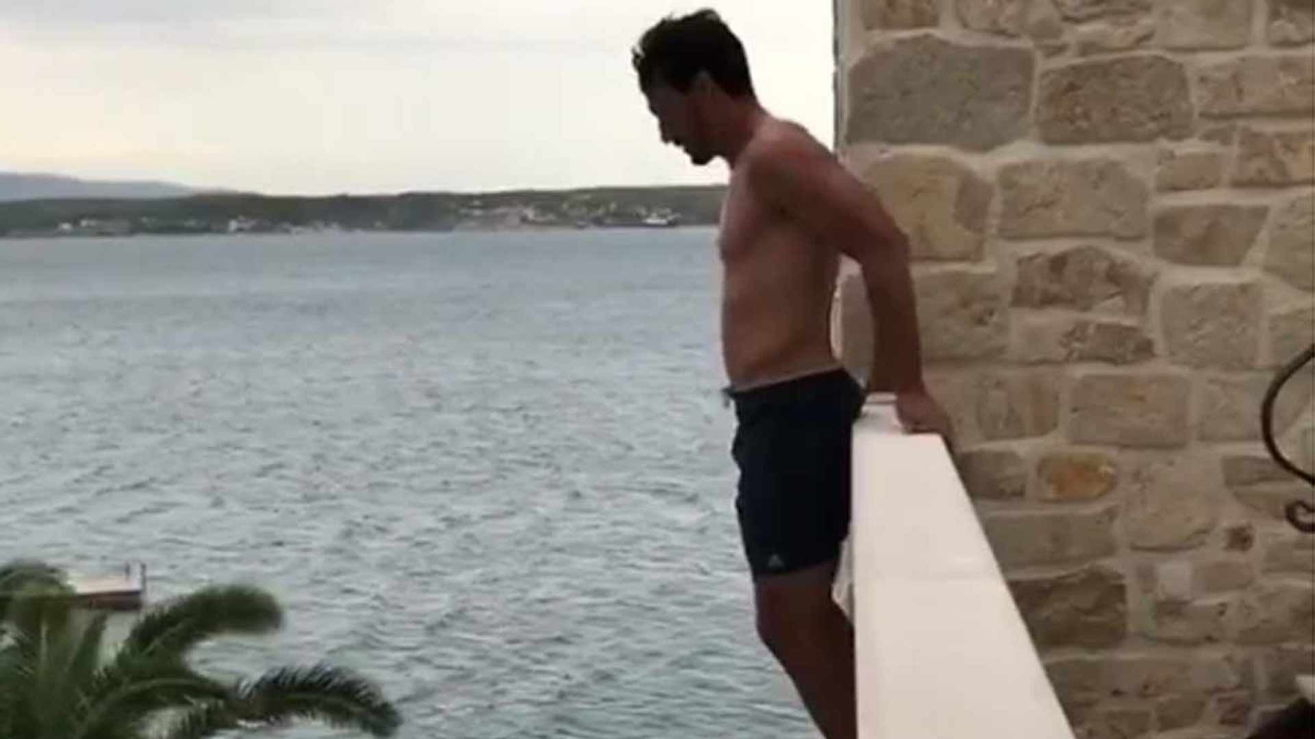 Mats Hummels balconing