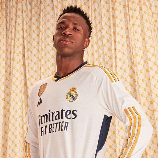 Vinicius camiseta Real Madrid 2023 2024